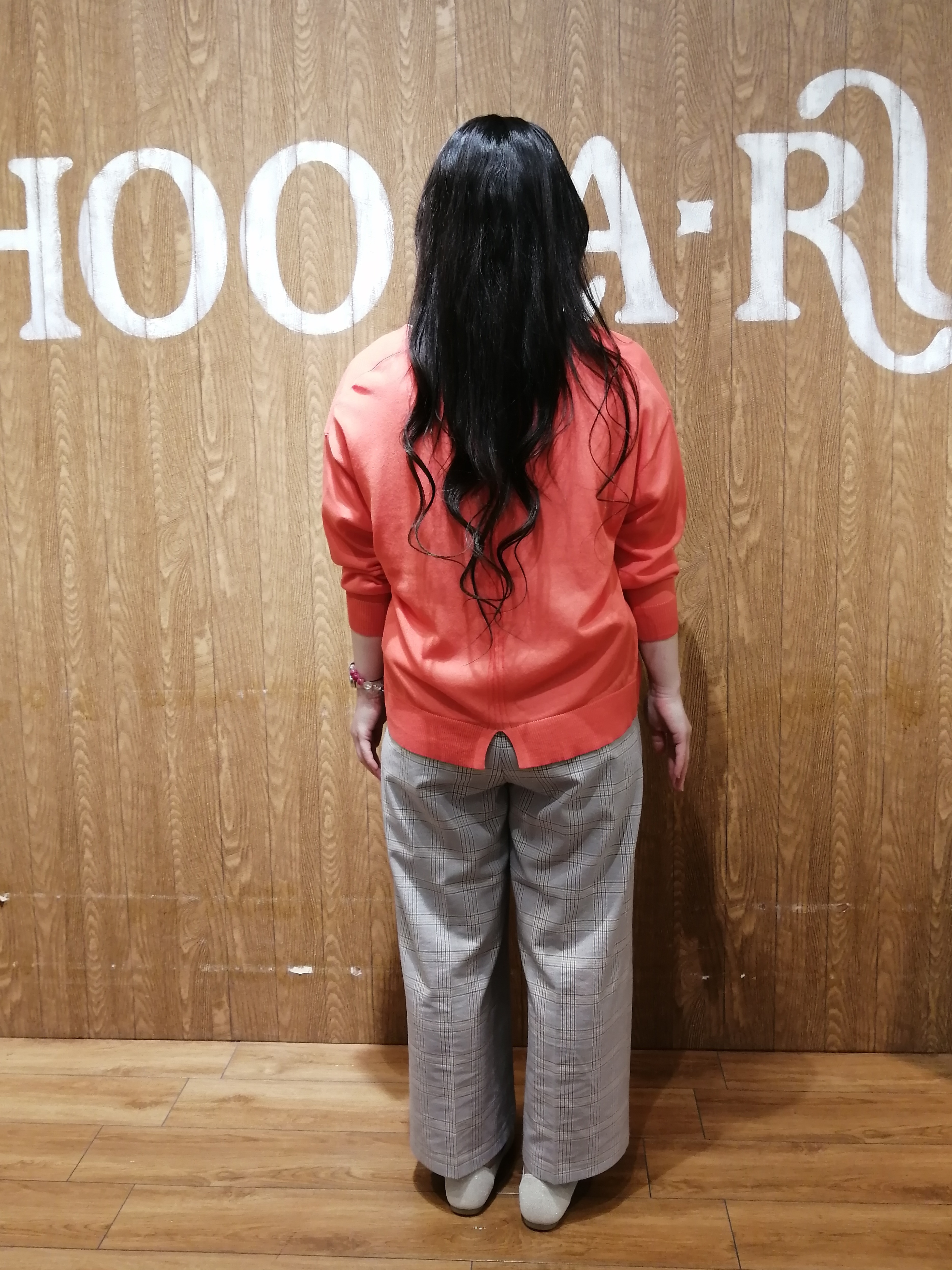 あきなさんの「SHOO･LA･RUE｜【洗濯機可/S-LL】オンにもオフにも マルチに使えるボタンレスカーディガン」を使ったコーディネート