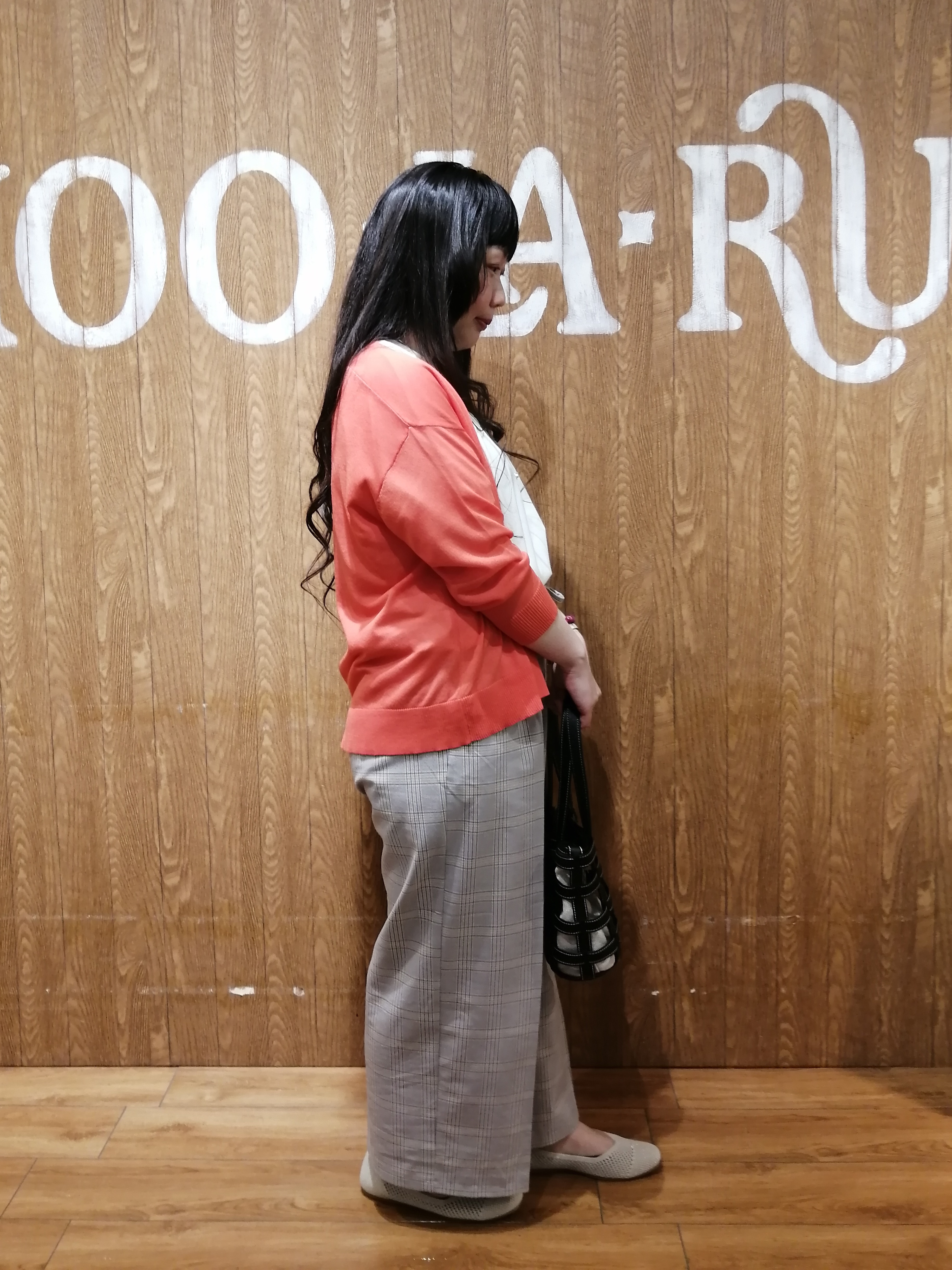 あきなさんの「SHOO･LA･RUE｜【洗濯機可/S-LL】オンにもオフにも マルチに使えるボタンレスカーディガン」を使ったコーディネート