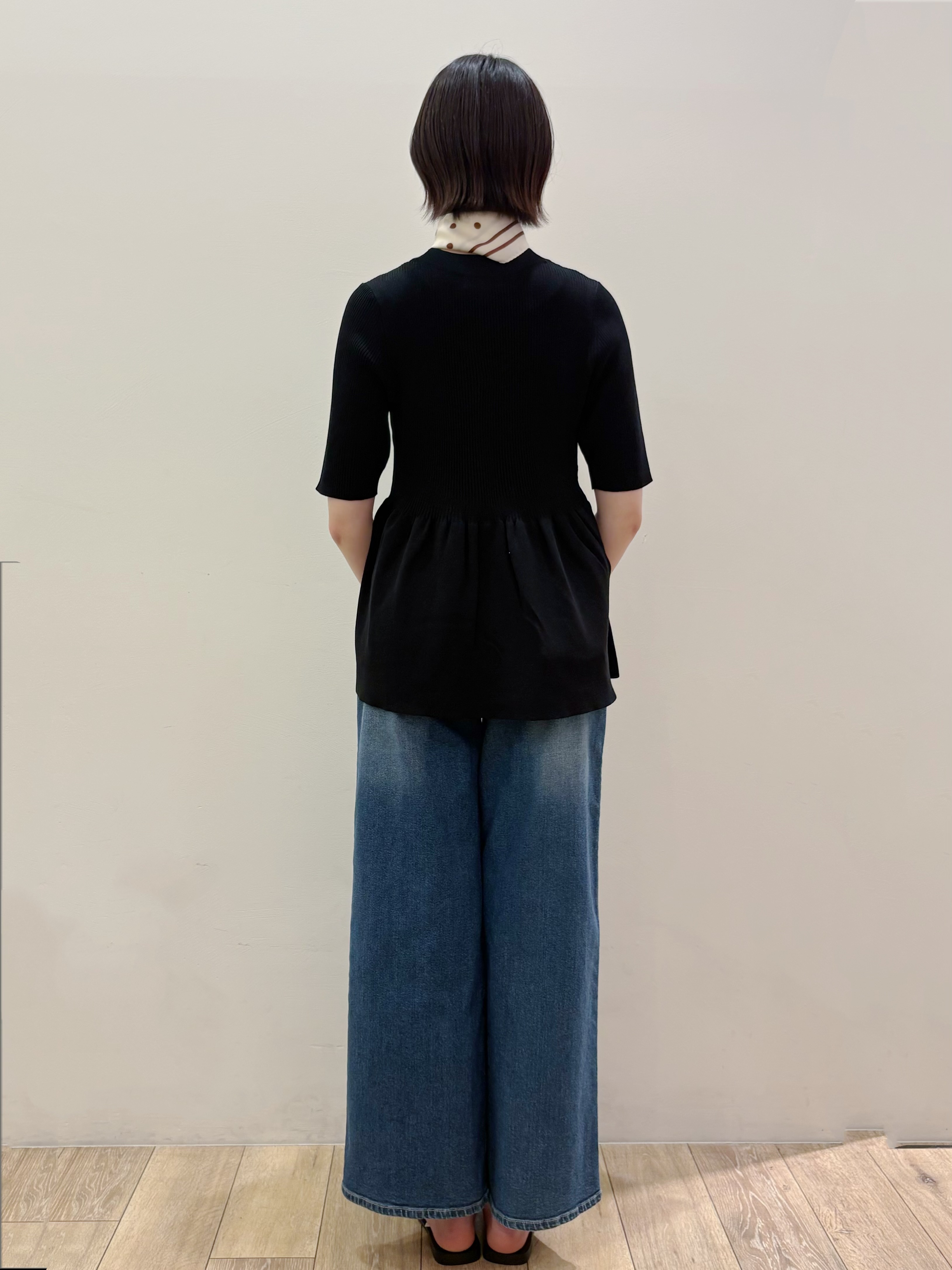 RINさんの「OPAQUE.CLIP｜ペプラムVネックニットカーディガン【洗濯機OK／抗ピル】」を使ったコーディネート