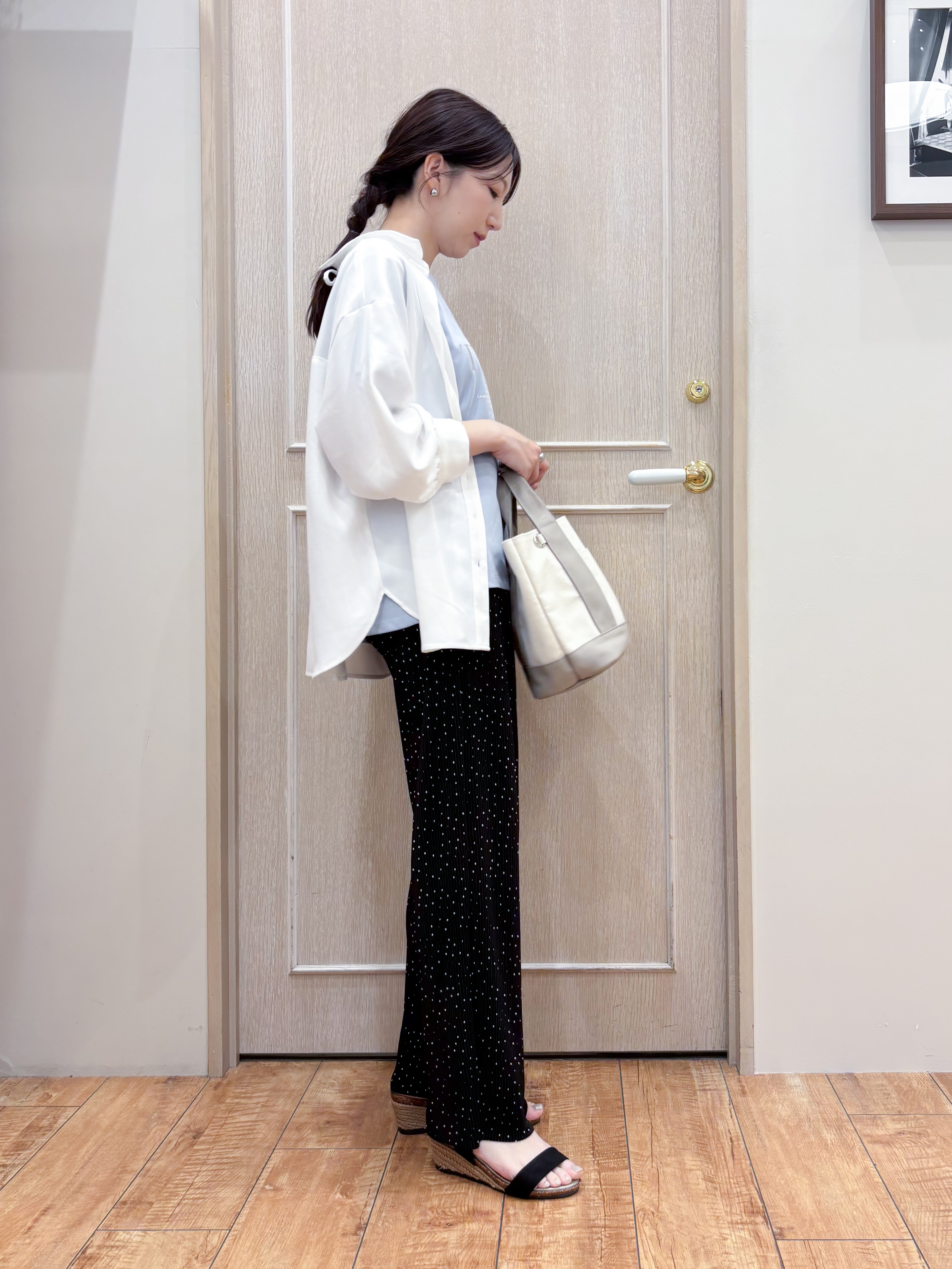 なみさんの「SHOO･LA･RUE｜【S-LL/洗濯機可】後ろ姿も抜かりなく バックレースアップシャツ」を使ったコーディネート