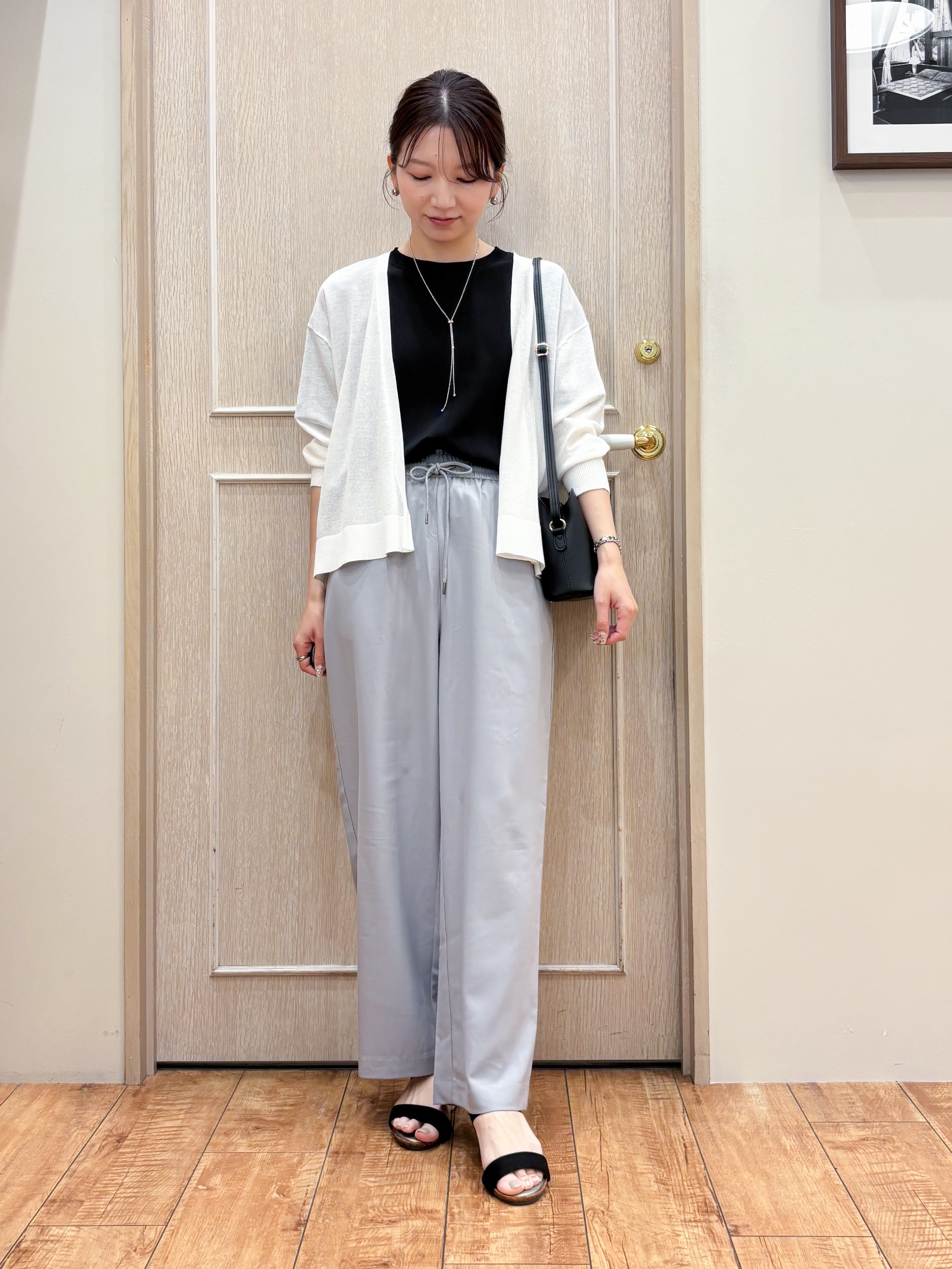 なみさんの「SHOO･LA･RUE｜【洗濯機可/S-LL】オンにもオフにも マルチに使えるボタンレスカーディガン」を使ったコーディネート