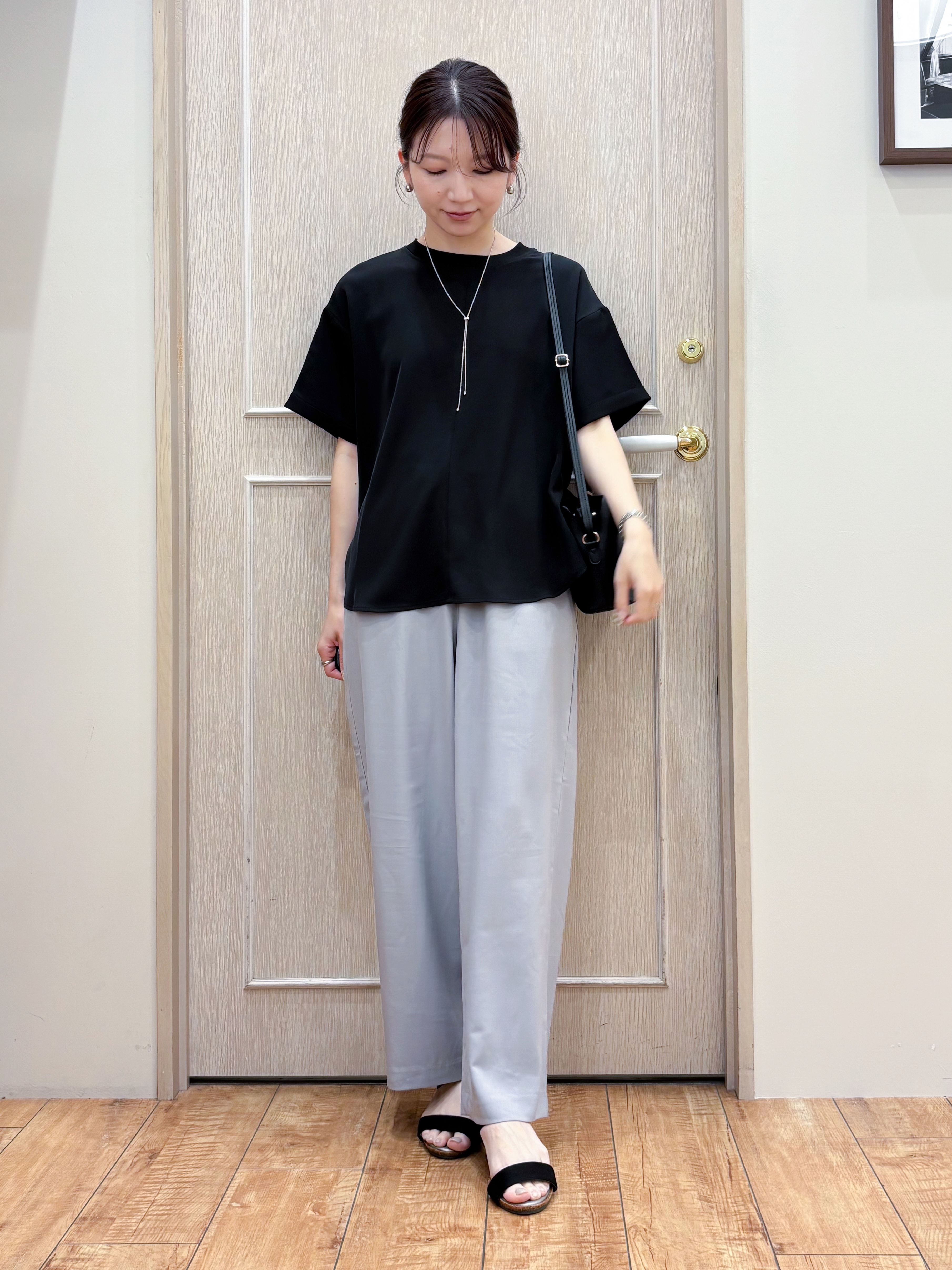 なみさんの「SHOO･LA･RUE｜【洗濯機可/S-LL】オンにもオフにも マルチに使えるボタンレスカーディガン」を使ったコーディネート