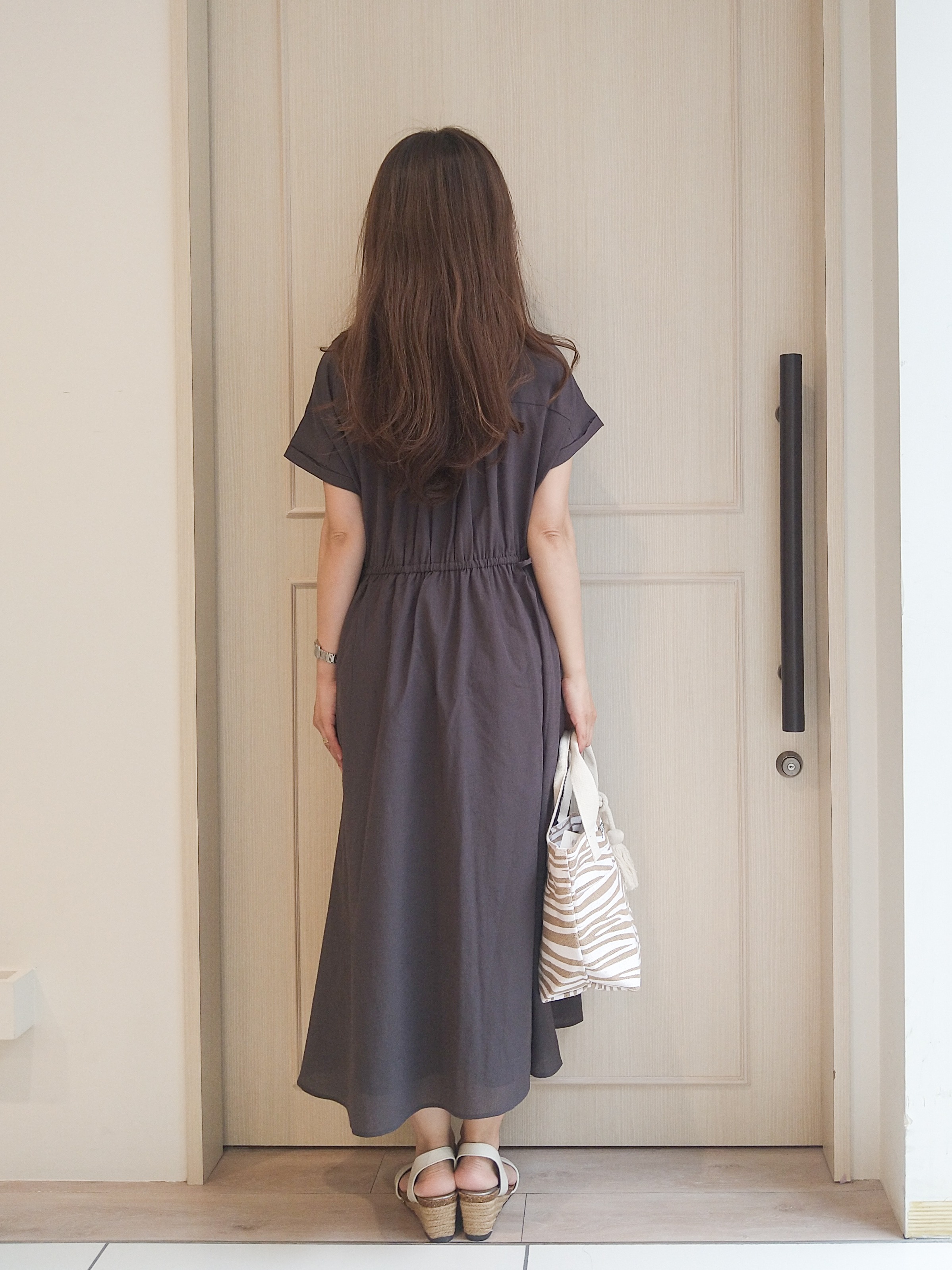 mi-saさんの「SHOO･LA･RUE｜【S-LL/UV/吸水速乾/洗濯機可】通気性〇 ギャザーリボンワンピース」を使ったコーディネート