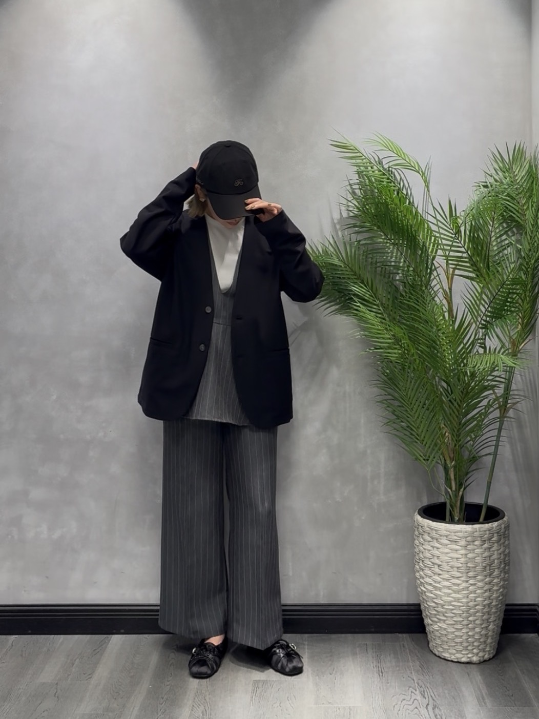 s___sさんの「TAKEO KIKUCHI｜【抗菌防臭】バーズアイメッシュノーカラージャケット」を使ったコーディネート