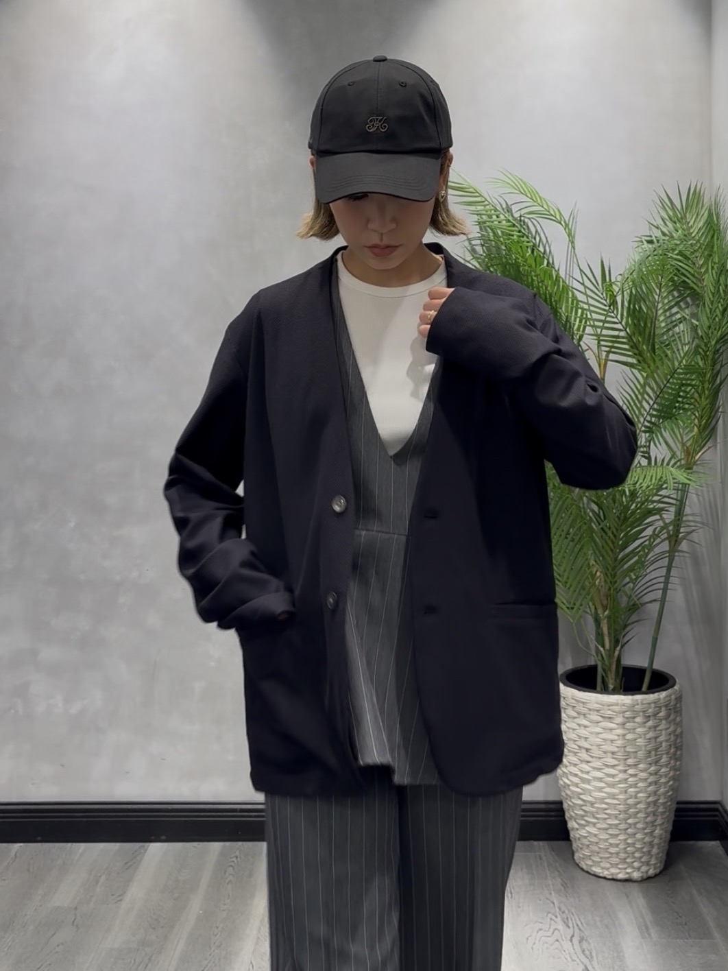 s___sさんの「TAKEO KIKUCHI｜【抗菌防臭】バーズアイメッシュノーカラージャケット」を使ったコーディネート