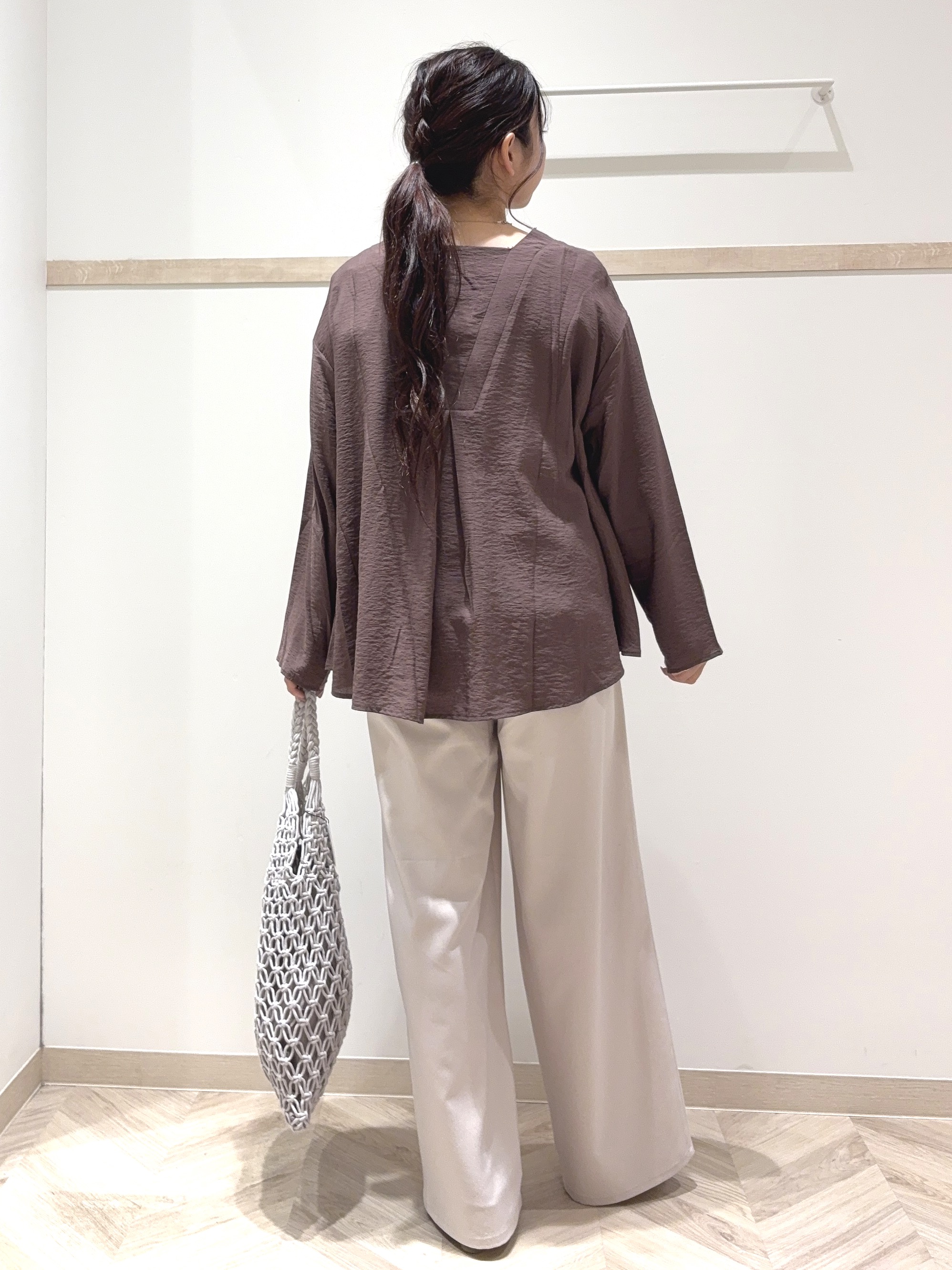 nanaさんの「SHOO･LA･RUE｜【洗濯機可/S-LL】お顔周りすっきり 大人のシアーシャツカーディガン」を使ったコーディネート