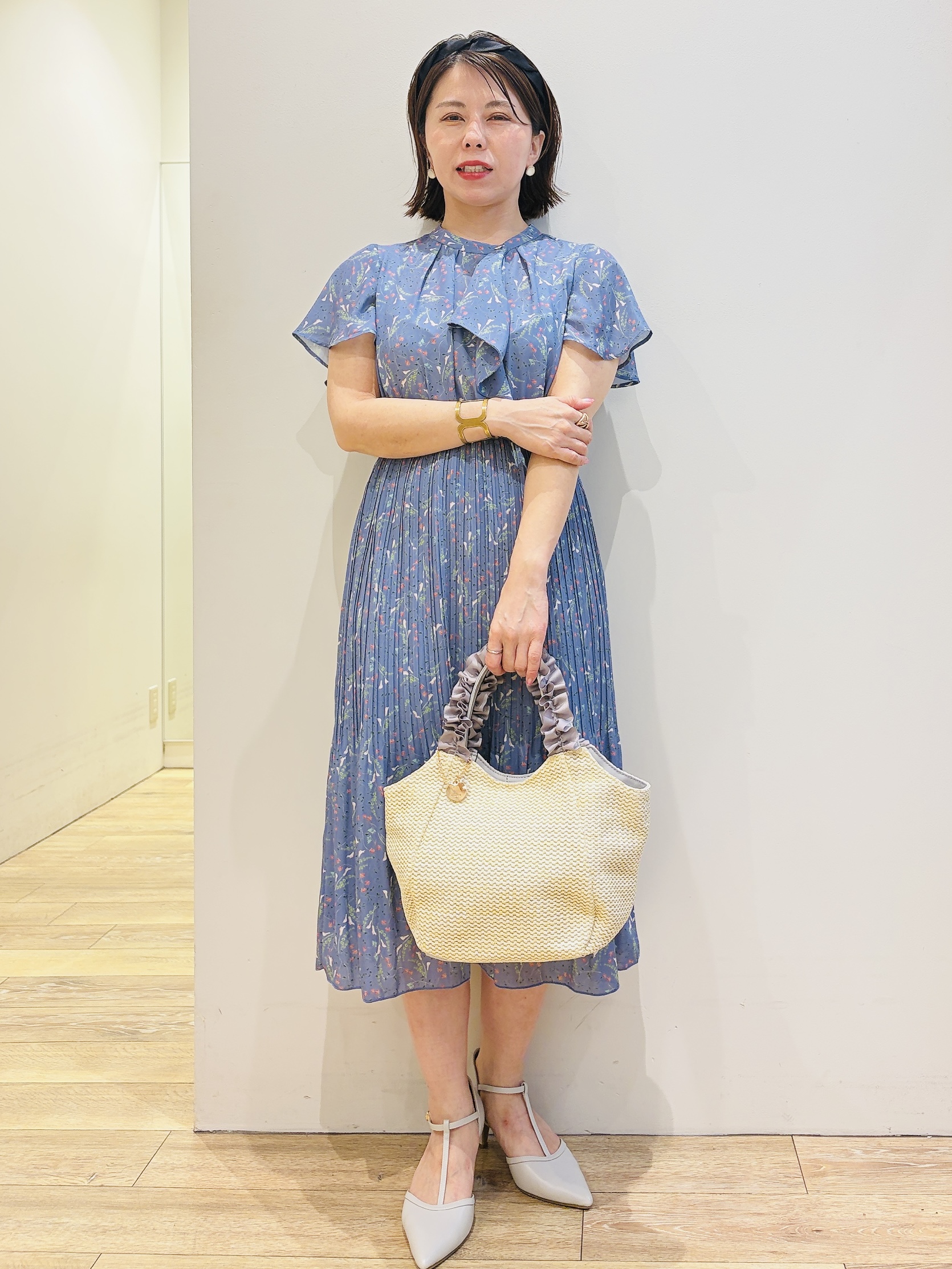 YUKOさんの「index｜◆【日比谷花壇コラボ】ラッフルタイプリーツワンピース【防シワ/洗濯機OK】」を使ったコーディネート