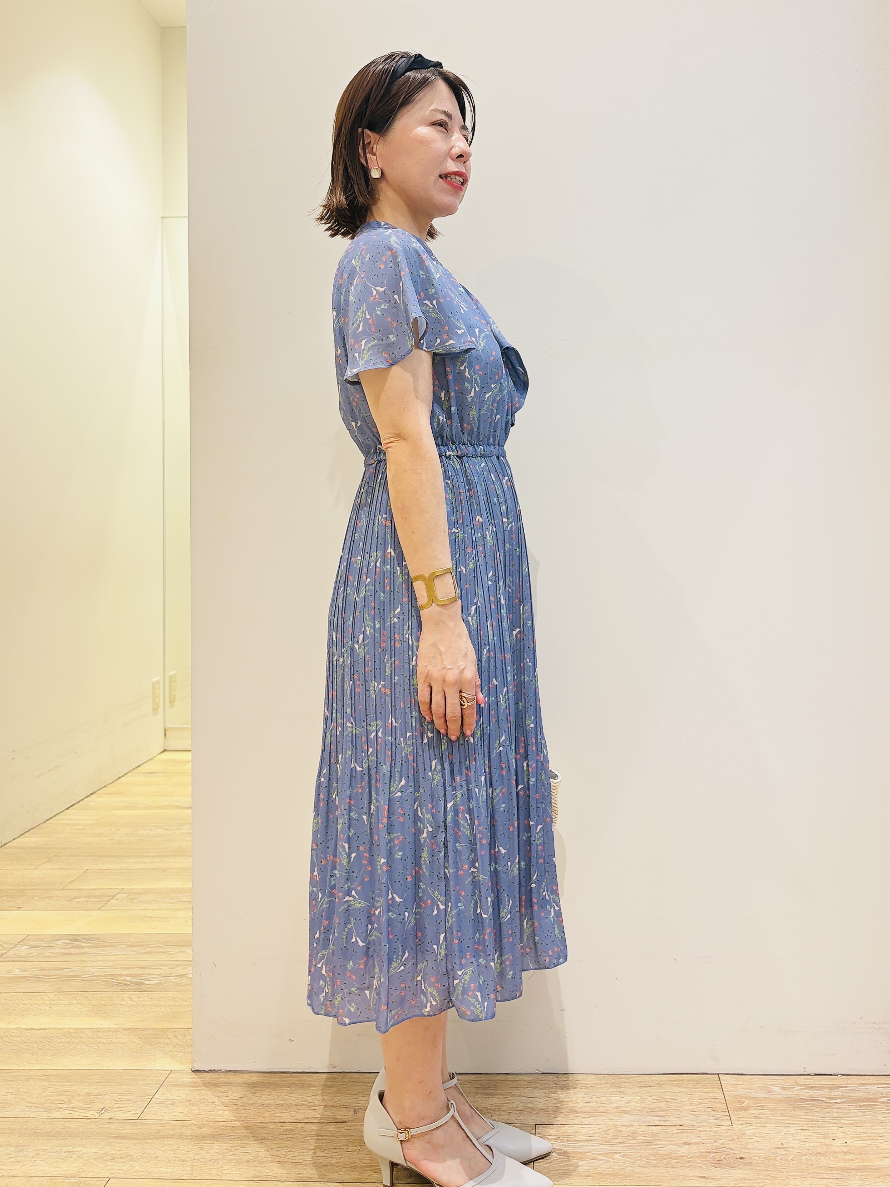 YUKOさんの「index｜◆【日比谷花壇コラボ】ラッフルタイプリーツワンピース【防シワ/洗濯機OK】」を使ったコーディネート