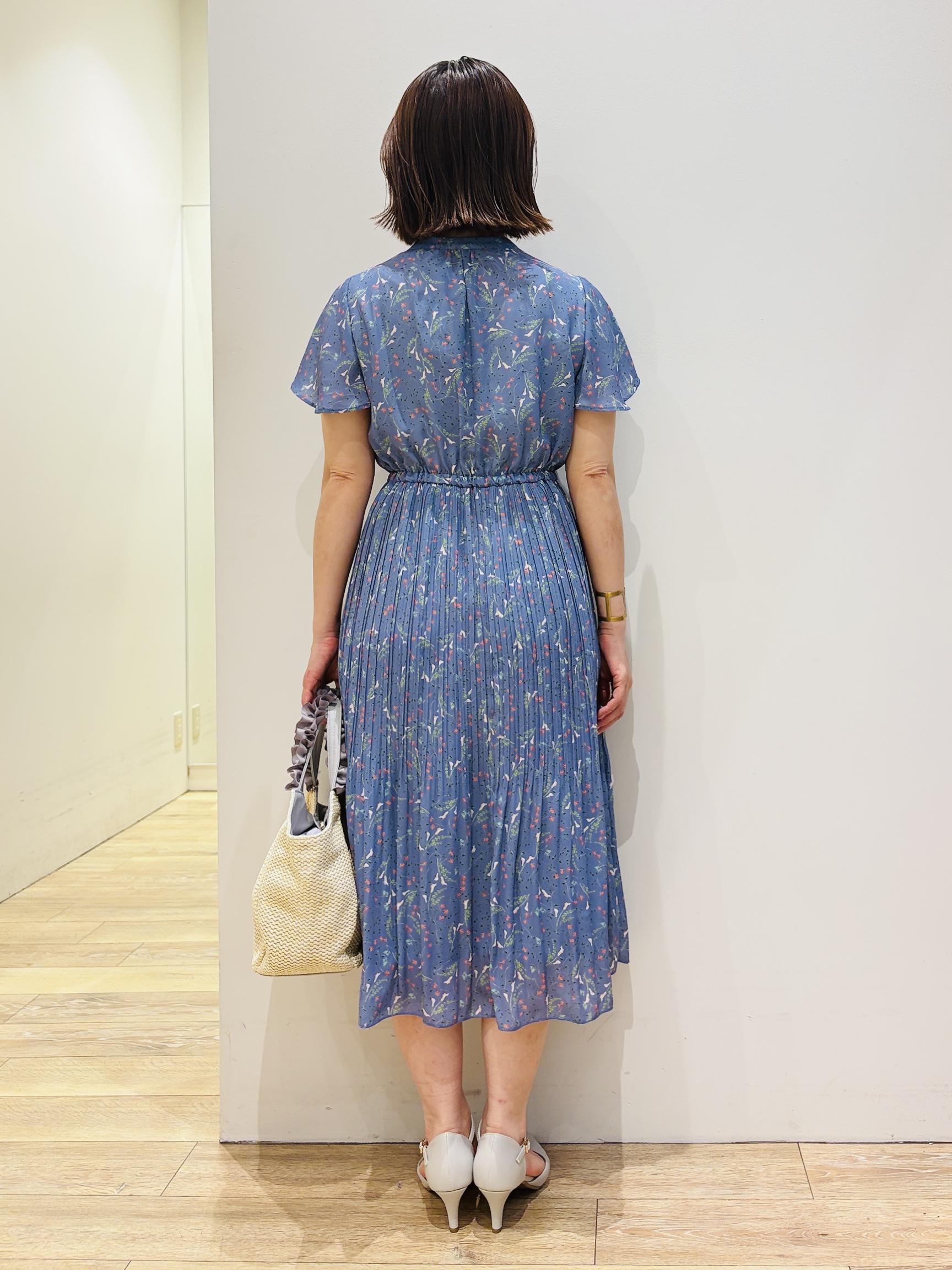 YUKOさんの「index｜◆【日比谷花壇コラボ】ラッフルタイプリーツワンピース【防シワ/洗濯機OK】」を使ったコーディネート