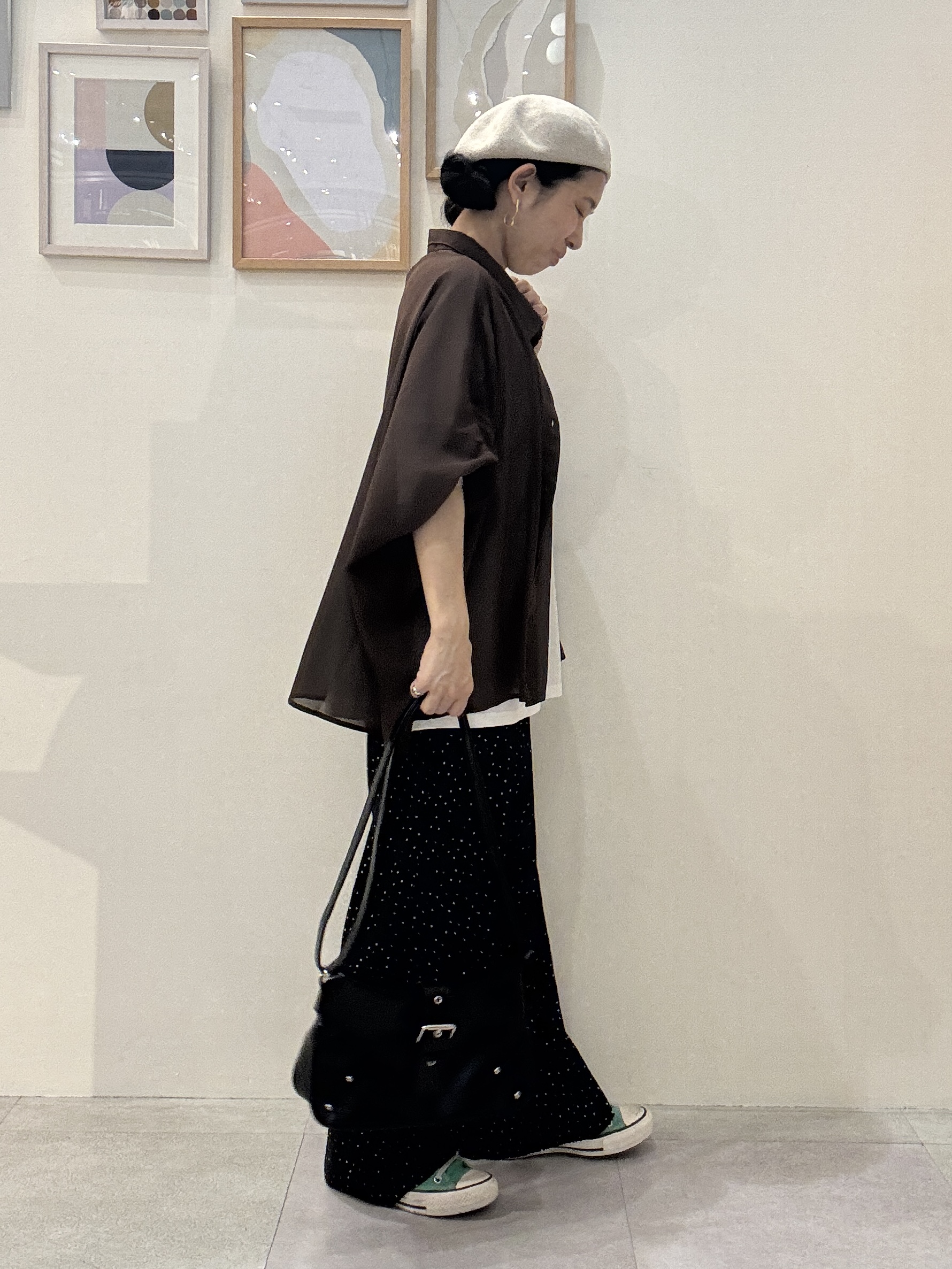 たけぴさんの「SHOO･LA･RUE｜【洗濯機可/体型カバー】羽織るだけで雰囲気変わる 柄アソート ポンチョ風シアーシャツ」を使ったコーディネート