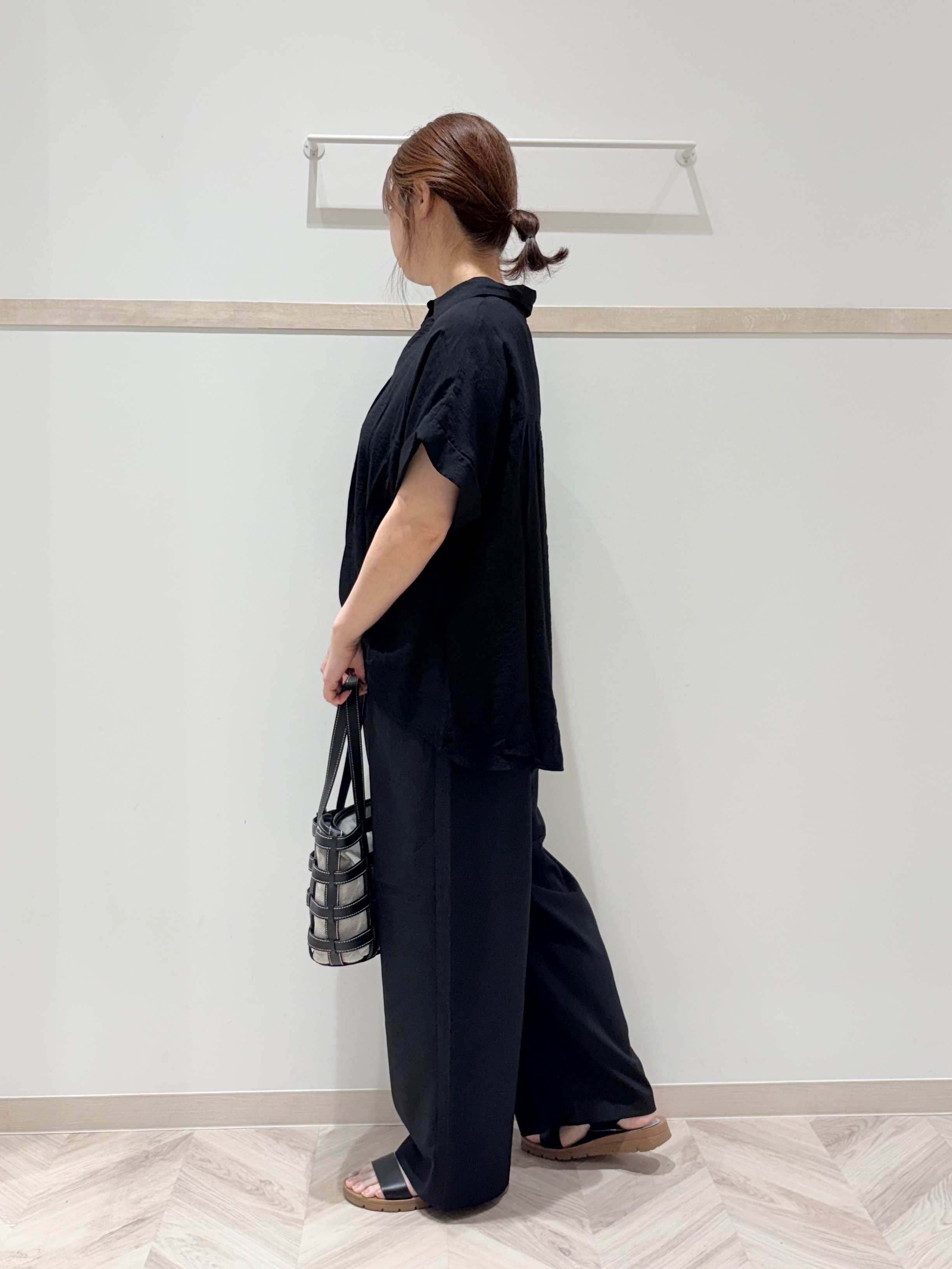 c_h_i_k_aさんの「SHOO･LA･RUE｜【S-LL/洗濯機可】インせず着られる 裾タック スキッパーシャツ」を使ったコーディネート