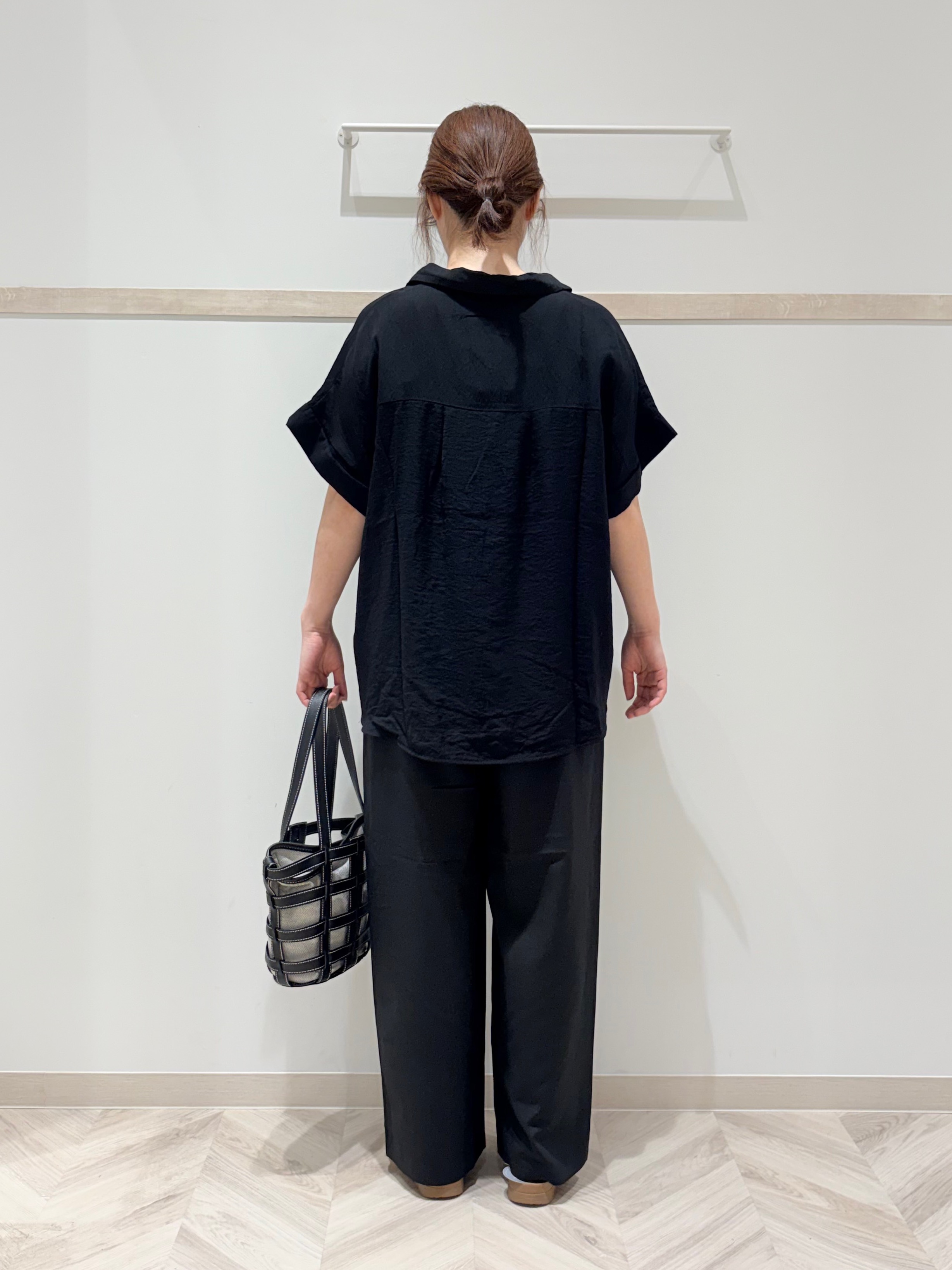 c_h_i_k_aさんの「SHOO･LA･RUE｜【S-LL/洗濯機可】インせず着られる 裾タック スキッパーシャツ」を使ったコーディネート