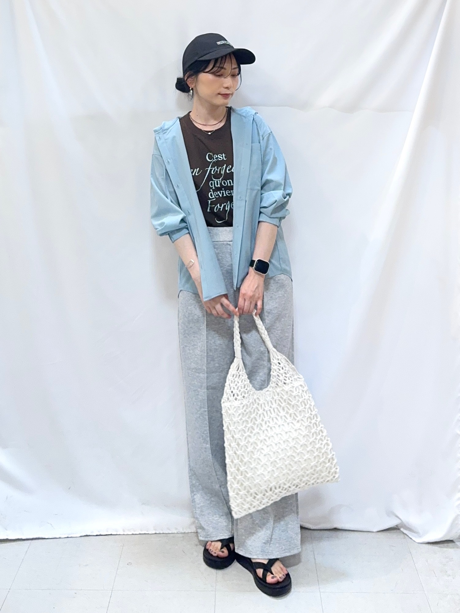 𝐇𝐢𝐫𝐨𝐦𝐢さんの「SHOO･LA･RUE｜【通気性〇/洗濯機可/S-LL】UVカット機能付き ライトな着心地シャツパーカ」を使ったコーディネート