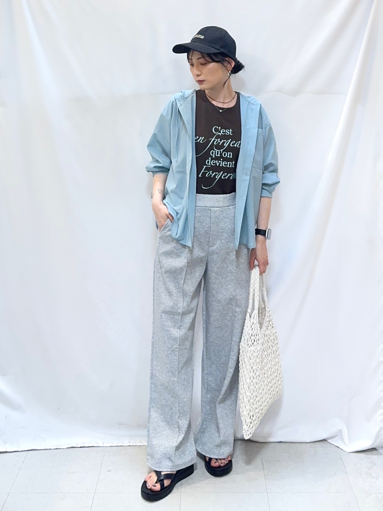 𝐇𝐢𝐫𝐨𝐦𝐢さんの「SHOO･LA･RUE｜【通気性〇/洗濯機可/S-LL】UVカット機能付き ライトな着心地シャツパーカ」を使ったコーディネート