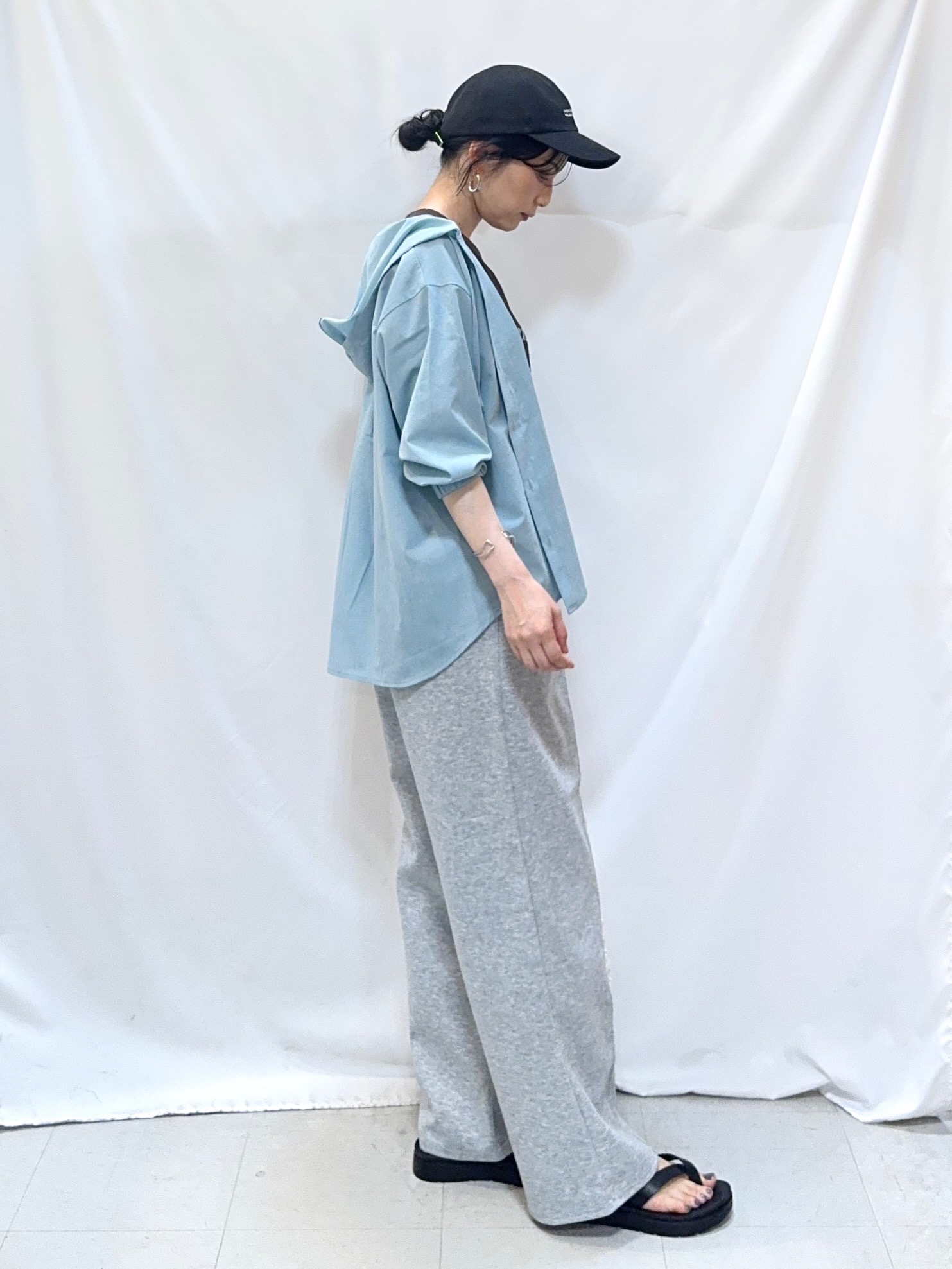 𝐇𝐢𝐫𝐨𝐦𝐢さんの「SHOO･LA･RUE｜【通気性〇/洗濯機可/S-LL】UVカット機能付き ライトな着心地シャツパーカ」を使ったコーディネート