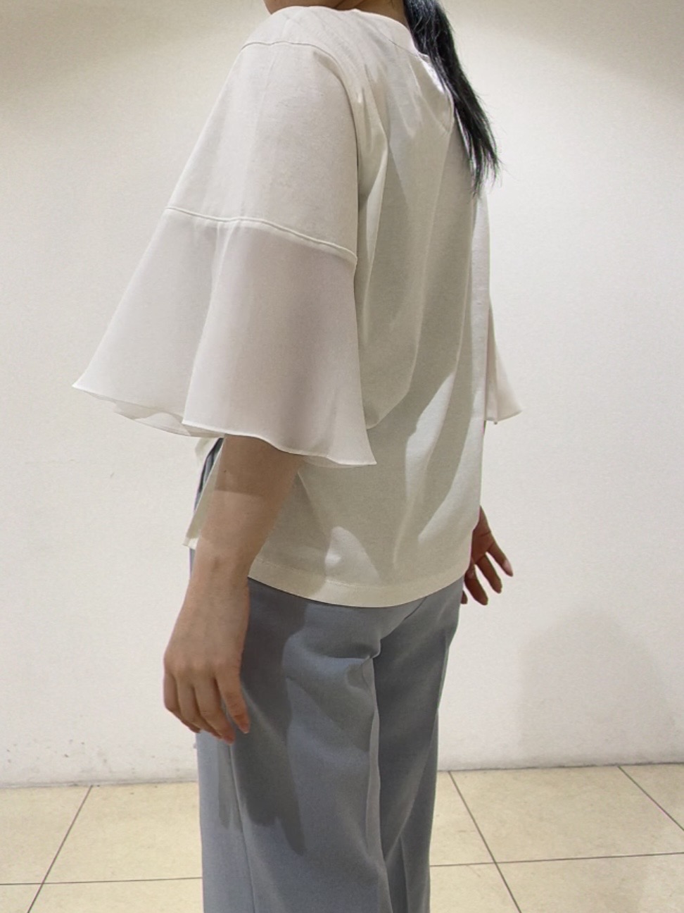 watanabeさんの「UNTITLED｜【洗える/華奢見え】袖シアープルオーバー」を使ったコーディネート