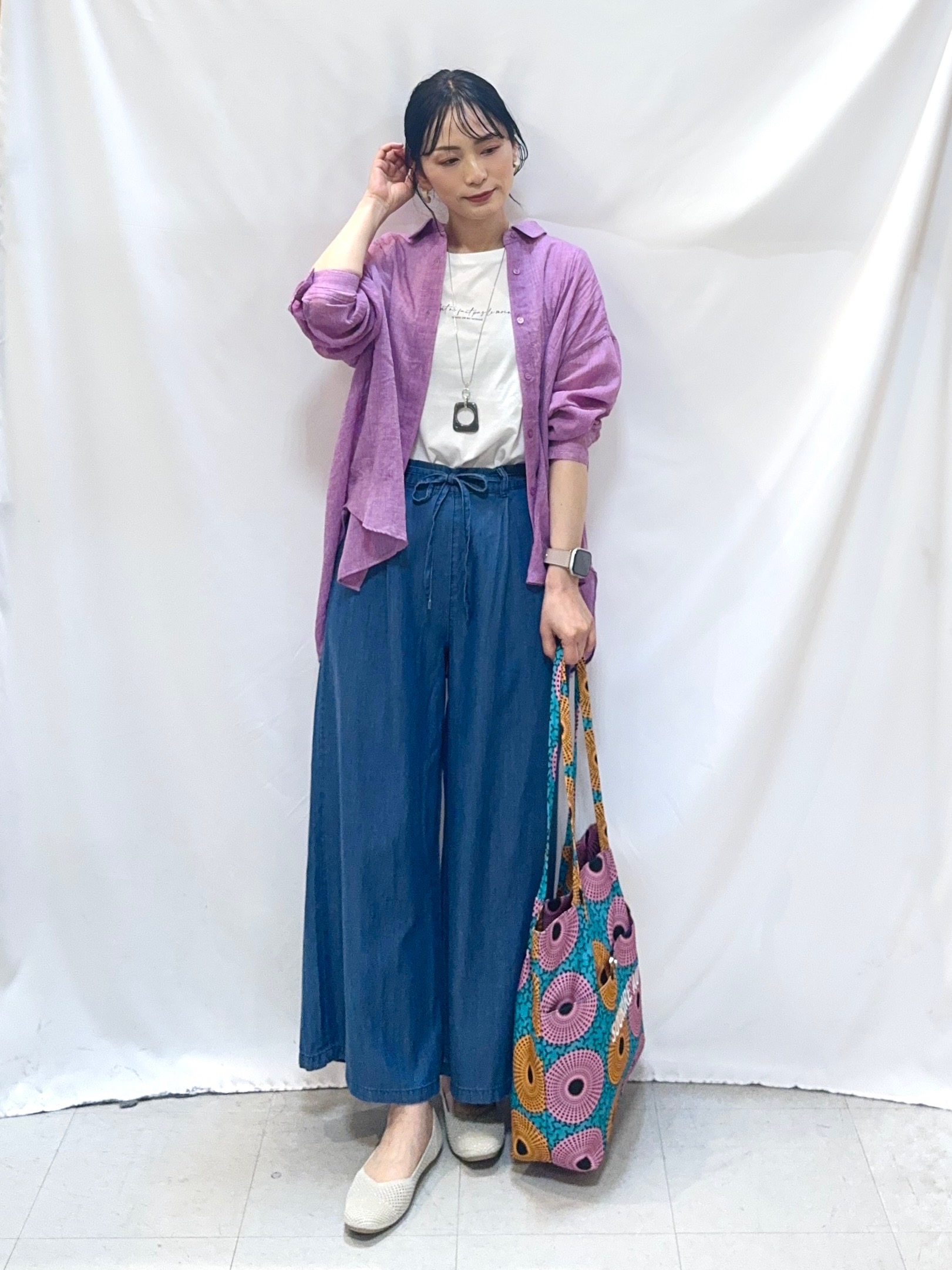 𝐇𝐢𝐫𝐨𝐦𝐢さんの「SHOO･LA･RUE｜【体型カバー】ふんわり質感 やわらかこなれシアーシャツ」を使ったコーディネート