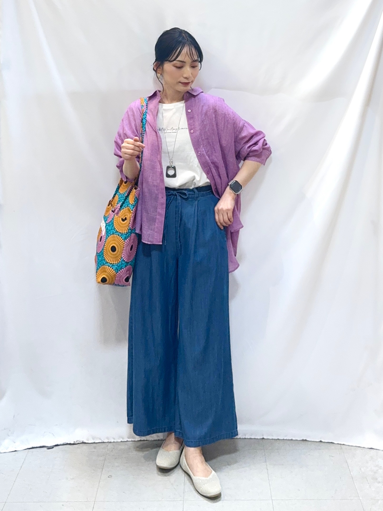 𝐇𝐢𝐫𝐨𝐦𝐢さんの「SHOO･LA･RUE｜【体型カバー】ふんわり質感 やわらかこなれシアーシャツ」を使ったコーディネート