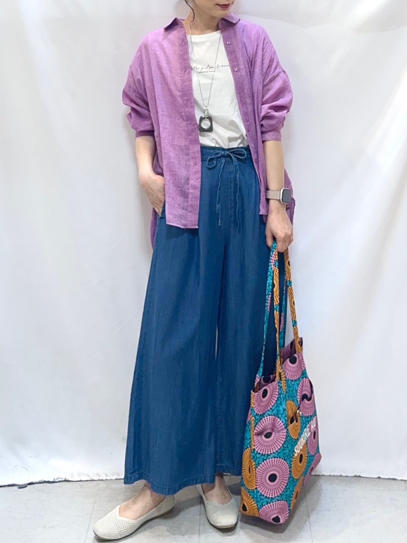 𝐇𝐢𝐫𝐨𝐦𝐢さんの「SHOO･LA･RUE｜【体型カバー】ふんわり質感 やわらかこなれシアーシャツ」を使ったコーディネート