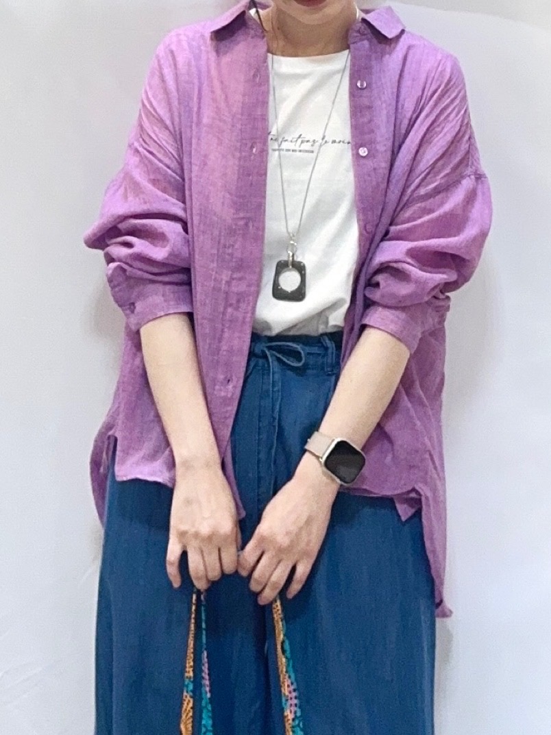 𝐇𝐢𝐫𝐨𝐦𝐢さんの「SHOO･LA･RUE｜【体型カバー】ふんわり質感 やわらかこなれシアーシャツ」を使ったコーディネート