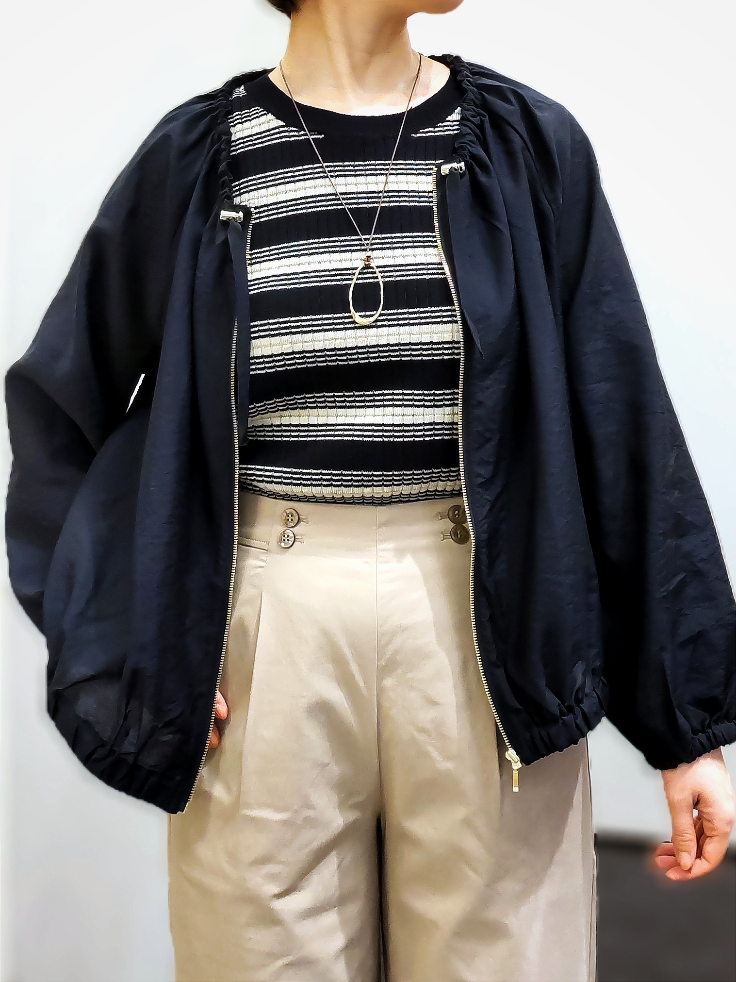 やまちゃんさんの「grove｜気温調整にも◎ブラウス感覚で羽織れるシアーブルゾン」を使ったコーディネート