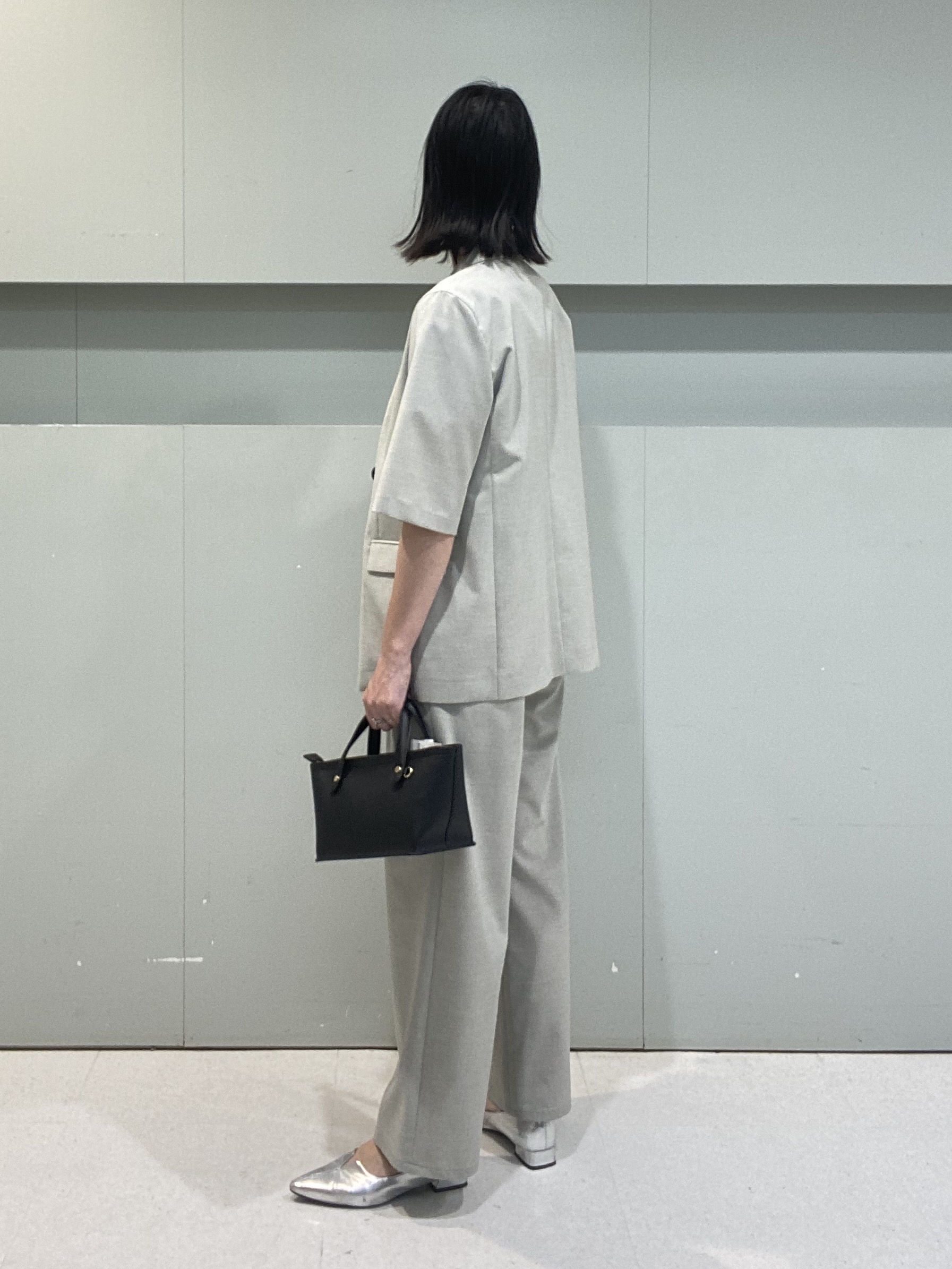 hitomiさんの「UNTITLED｜【シワになりにくい/セットアップ可/接触冷感】ハーフスリーブジャケット」を使ったコーディネート