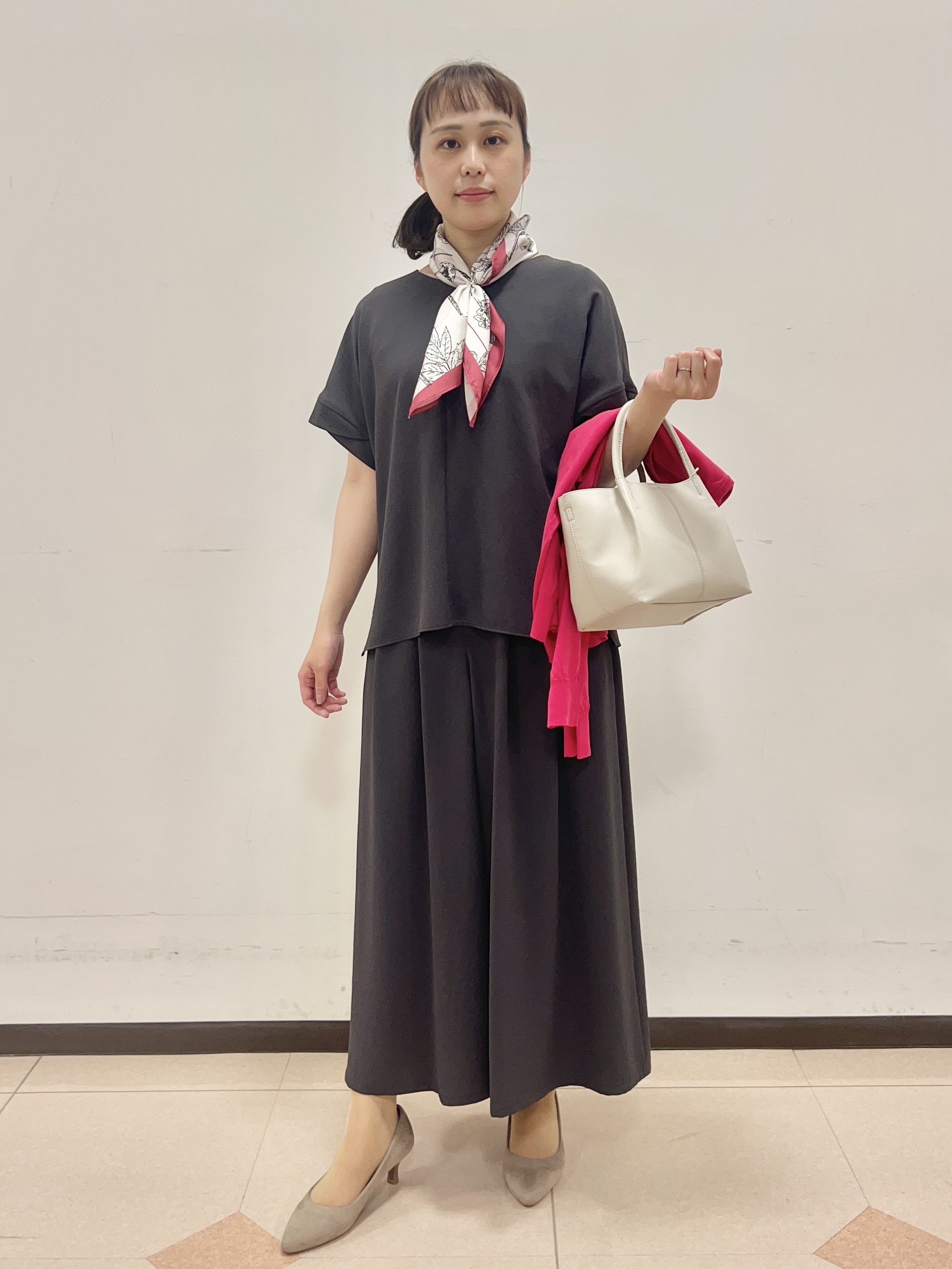 りおさんの「UNTITLED｜【セットアップ可/UVカット/前後2WAY】リラクシーフレンチスリーブブラウス」を使ったコーディネート