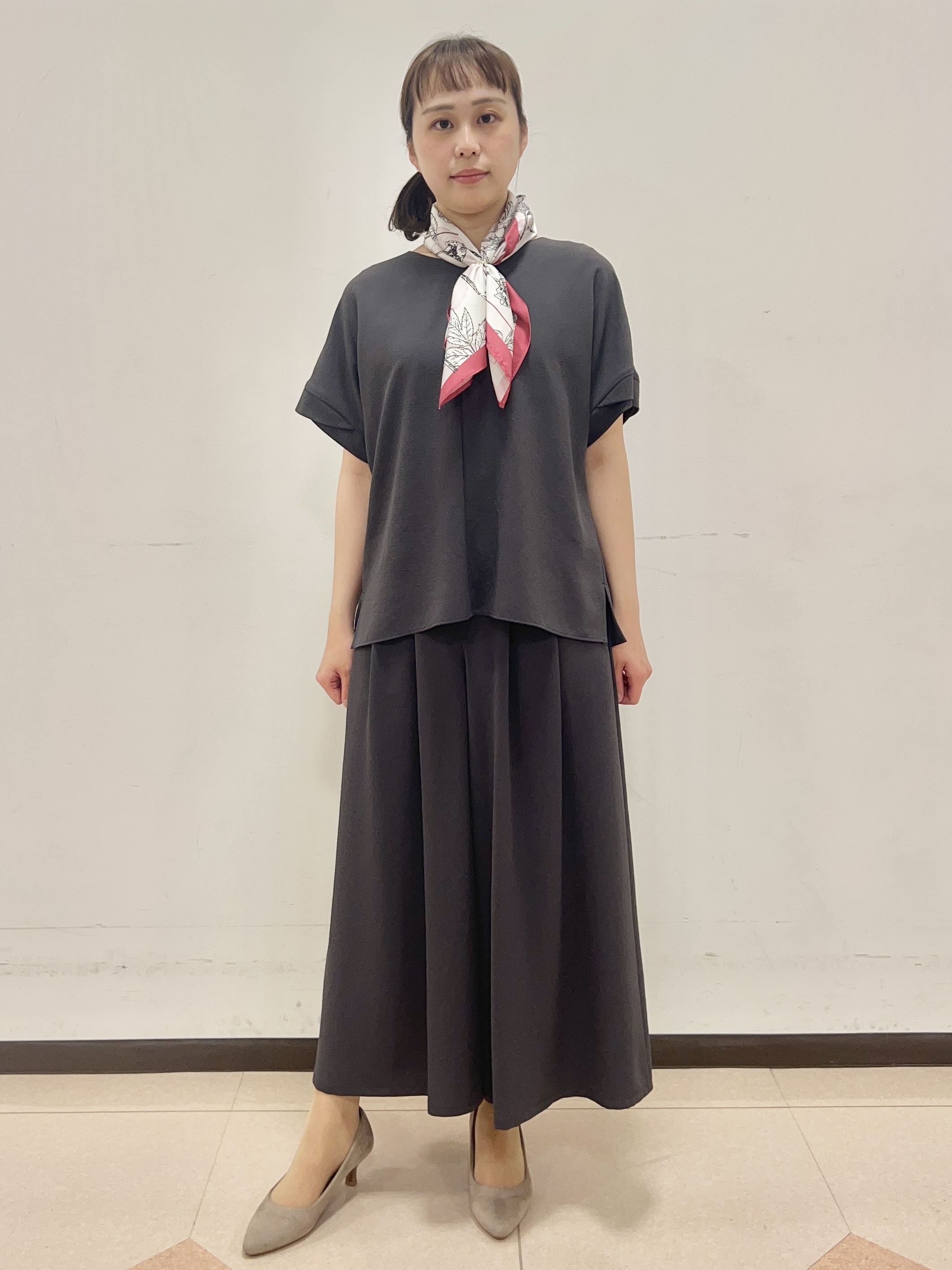 りおさんの「UNTITLED｜【セットアップ可/UVカット/前後2WAY】リラクシーフレンチスリーブブラウス」を使ったコーディネート