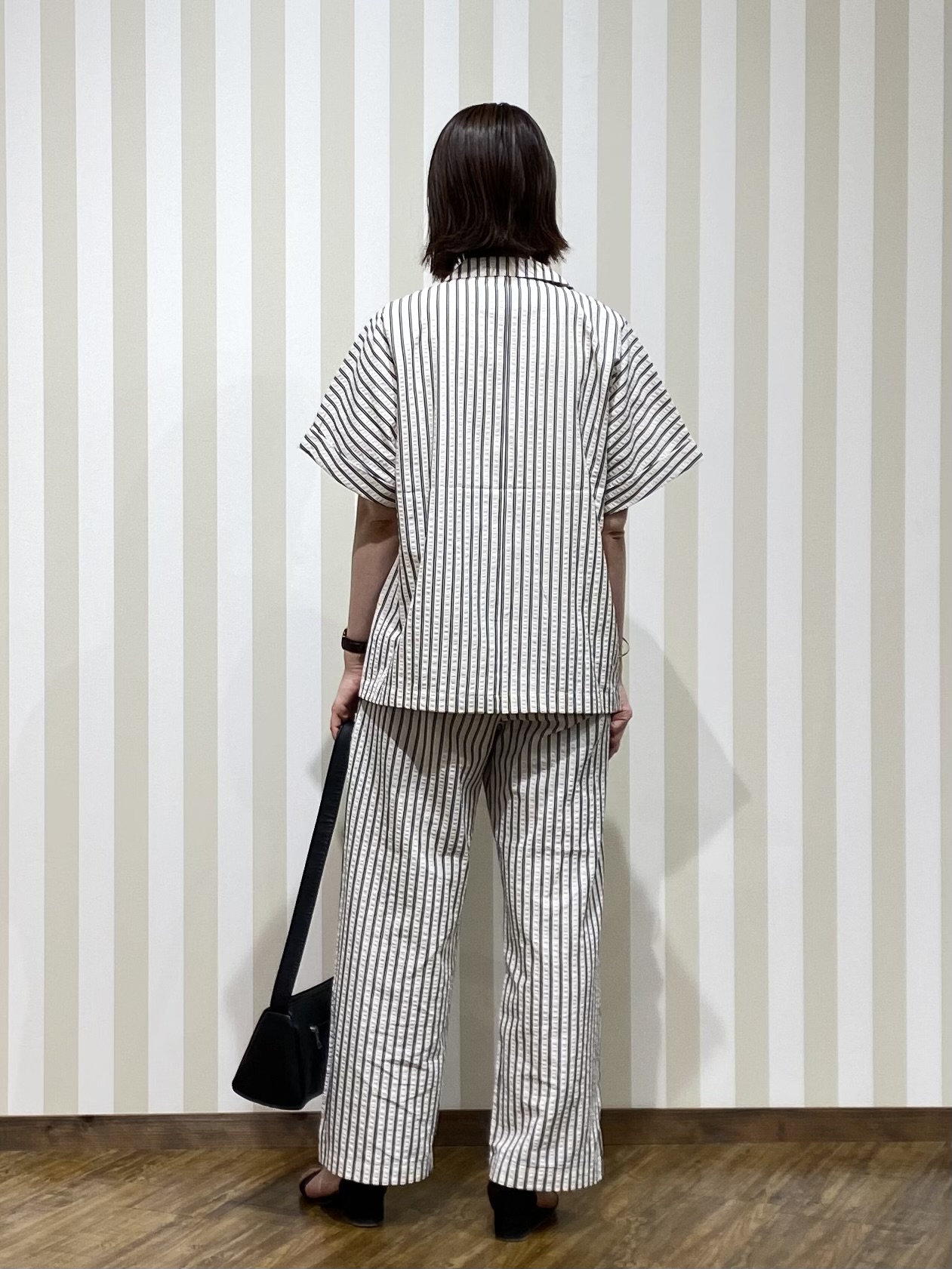 SAOさんの「SHOO･LA･RUE｜【S-LL/吸水速乾/セットアップ可】羽織るだけで主役になる サッカーストライプシャツジャケット」を使ったコーディネート