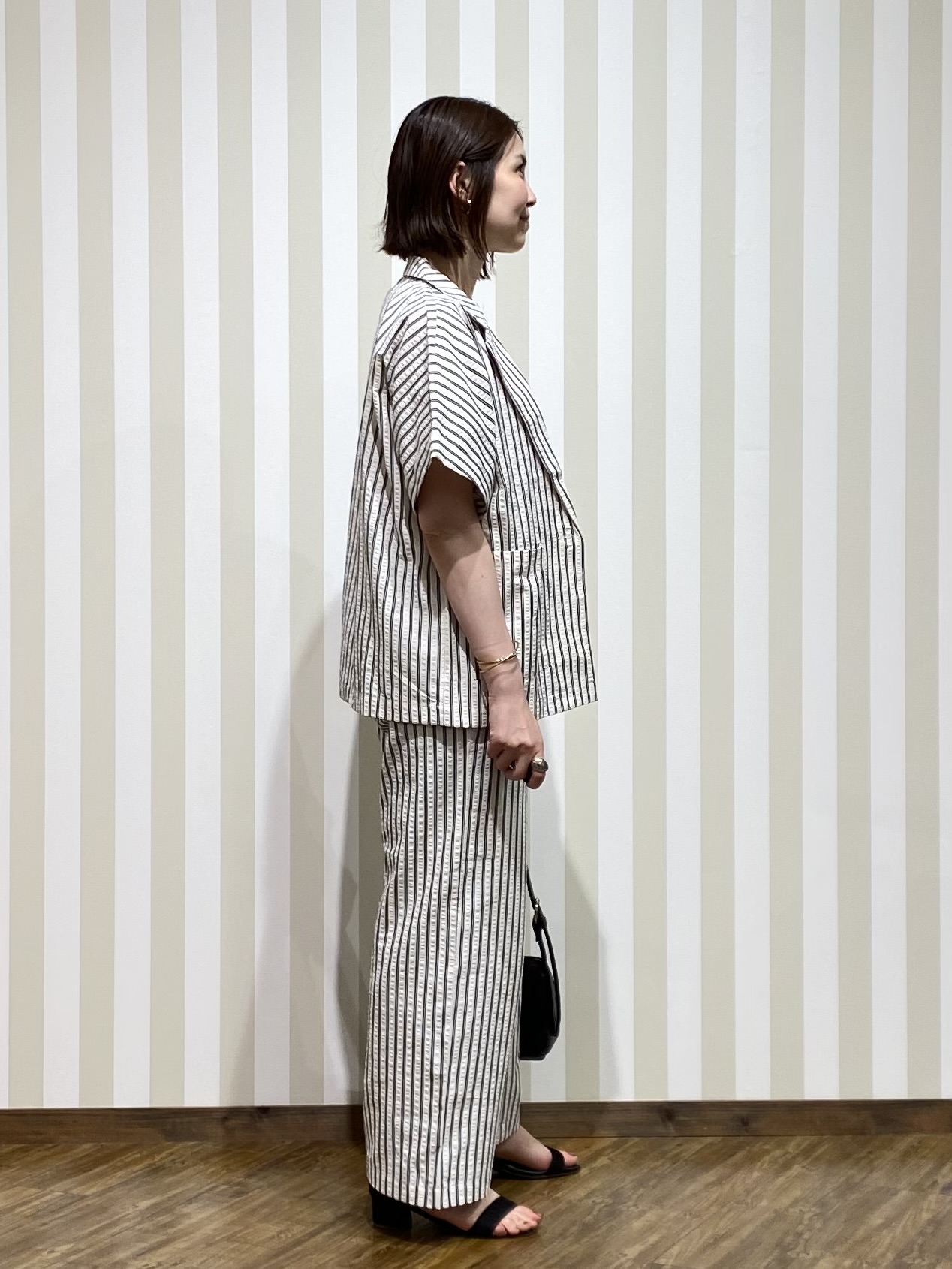 SAOさんの「SHOO･LA･RUE｜【S-LL/吸水速乾/セットアップ可】羽織るだけで主役になる サッカーストライプシャツジャケット」を使ったコーディネート