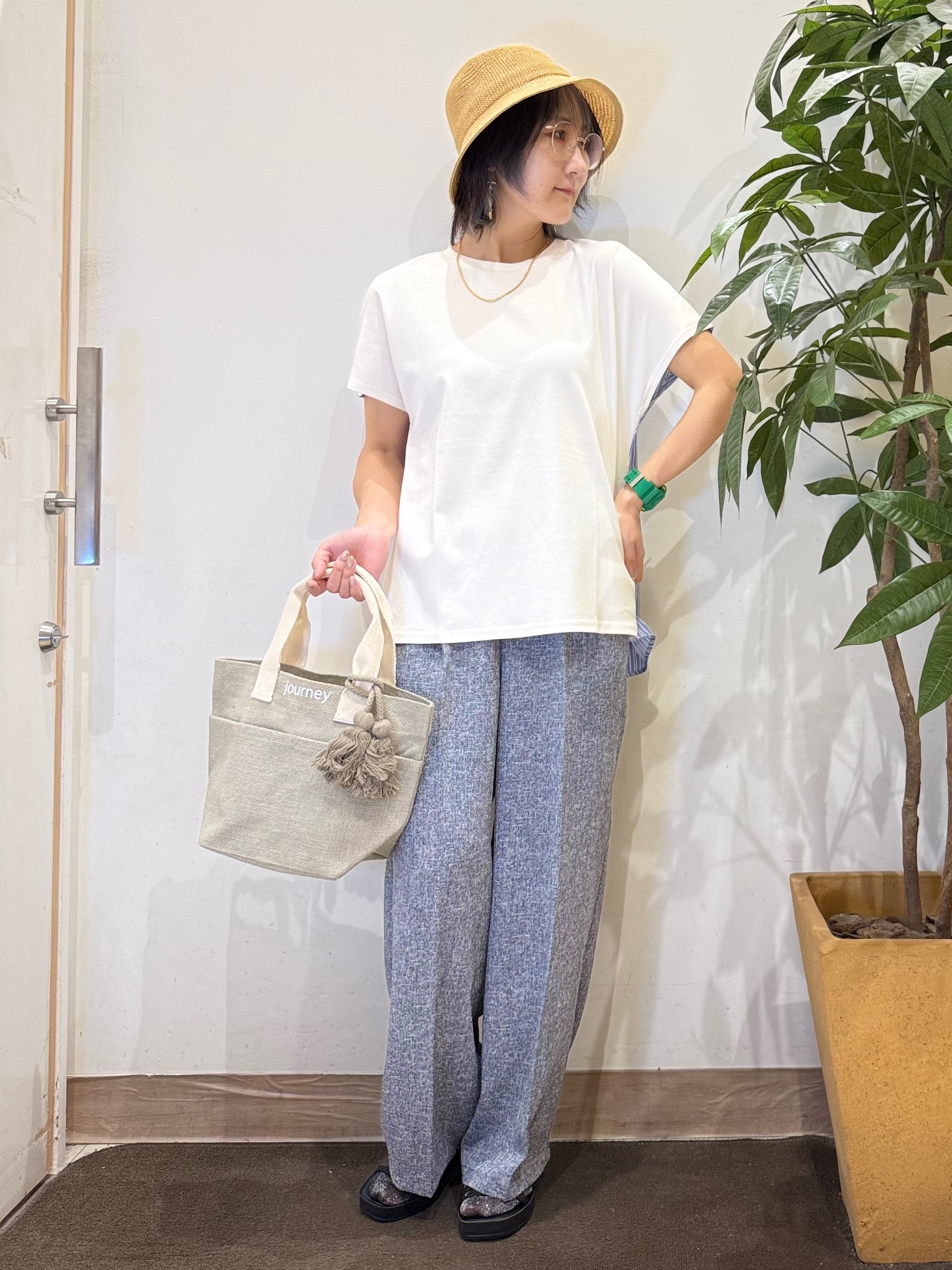 misakiさんの「SHOO･LA･RUE｜【体型カバー/S-LL】インせず着られる 前後素材切替Tシャツ」を使ったコーディネート