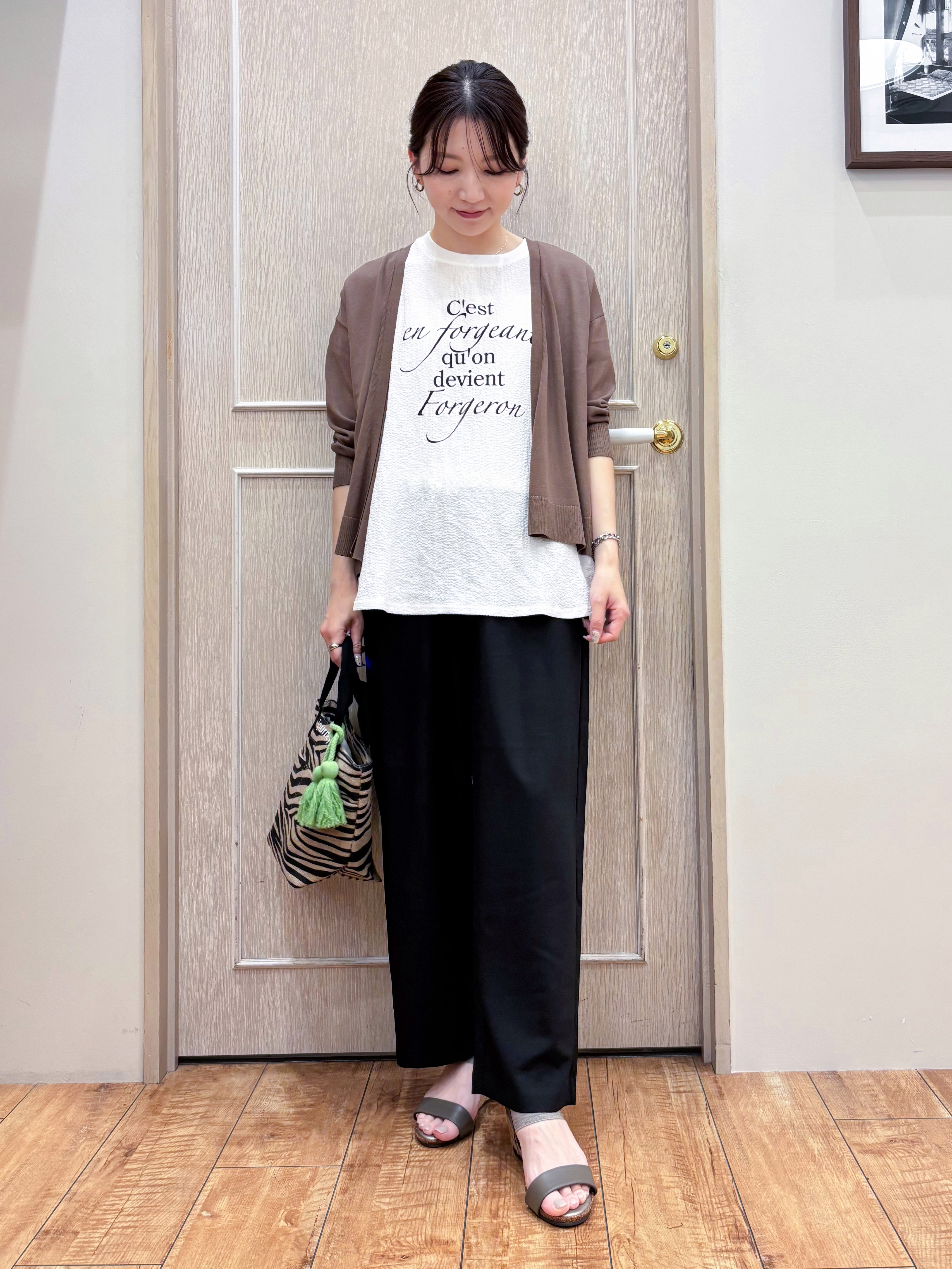 なみさんの「SHOO･LA･RUE｜【洗濯機可/S-LL】オンにもオフにも マルチに使えるボタンレスカーディガン」を使ったコーディネート