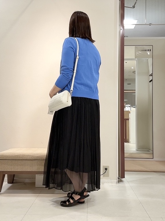 YUIさんの「UNTITLED｜◆【9色展開/アンサンブル可】コットンクルーネックカーディガン」を使ったコーディネート