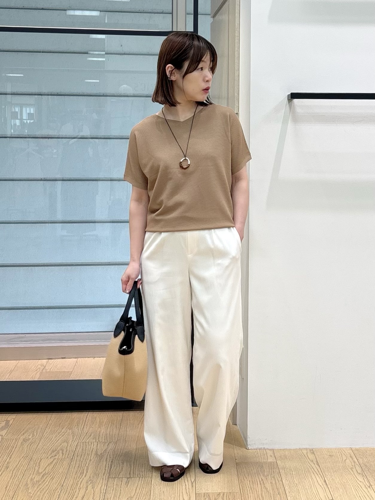 asamiさんの「INDIVI｜【洗える】ガーター編みVネックニットT」を使ったコーディネート