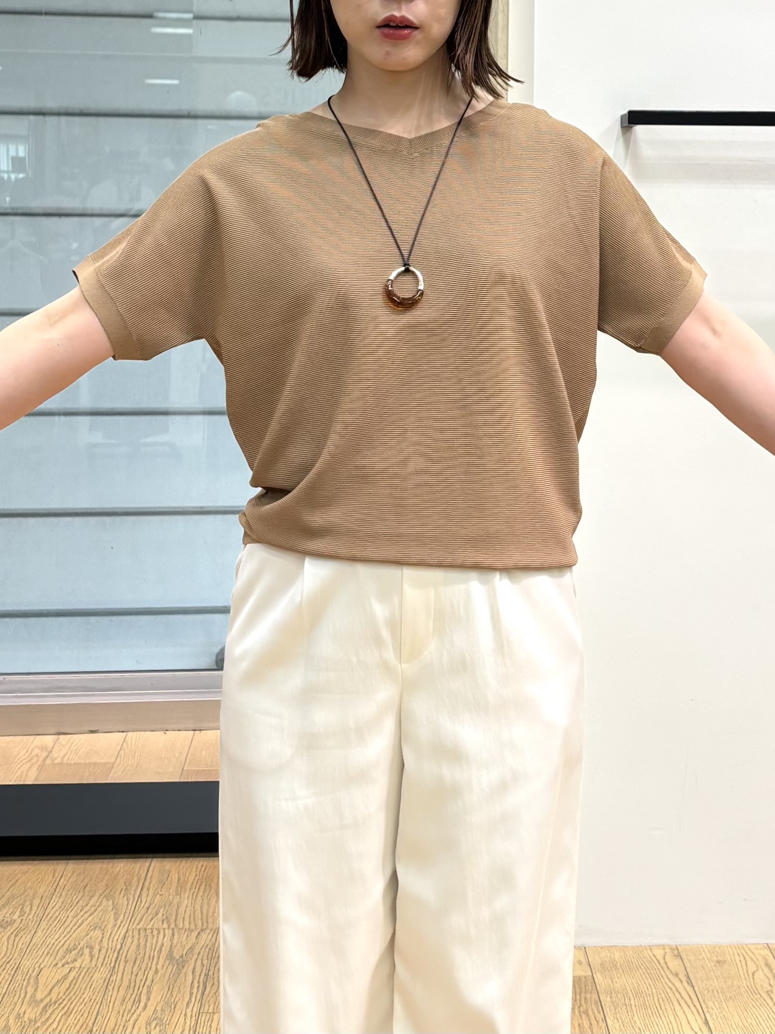 asamiさんの「INDIVI｜【洗える】ガーター編みVネックニットT」を使ったコーディネート