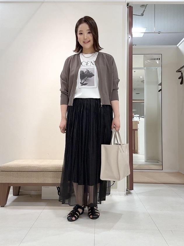 YUIさんの「UNTITLED｜【アンサンブル可/日除け・冷房対策】シアーレーヨンZIPカーディガン」を使ったコーディネート