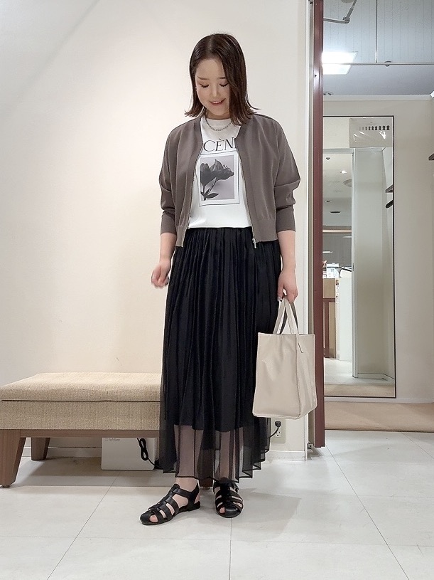 YUIさんの「UNTITLED｜【アンサンブル可/日除け・冷房対策】シアーレーヨンZIPカーディガン」を使ったコーディネート