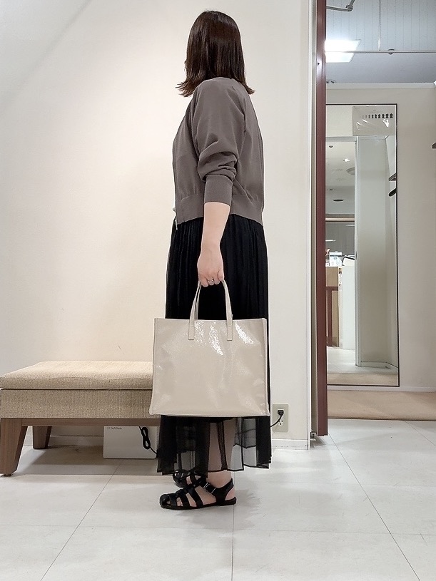 YUIさんの「UNTITLED｜【アンサンブル可/日除け・冷房対策】シアーレーヨンZIPカーディガン」を使ったコーディネート