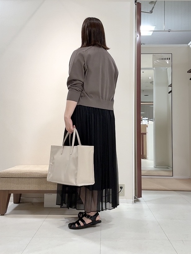 YUIさんの「UNTITLED｜【アンサンブル可/日除け・冷房対策】シアーレーヨンZIPカーディガン」を使ったコーディネート