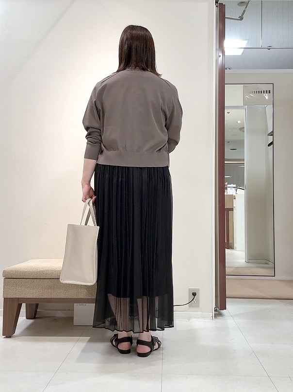 YUIさんの「UNTITLED｜【アンサンブル可/日除け・冷房対策】シアーレーヨンZIPカーディガン」を使ったコーディネート