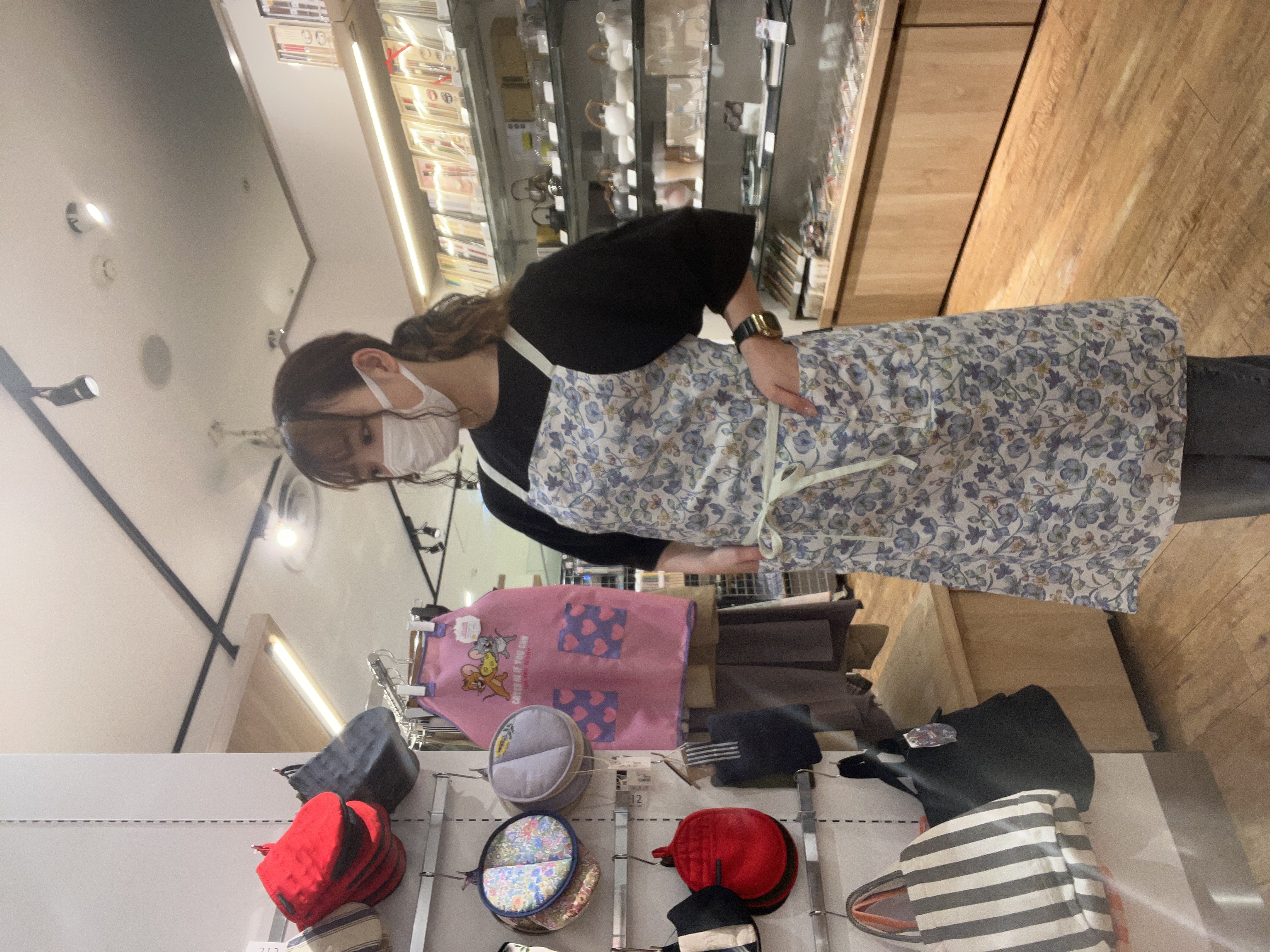 shino.さんの「212 KITCHEN STORE｜ポピープリントエプロン BL」を使ったコーディネート