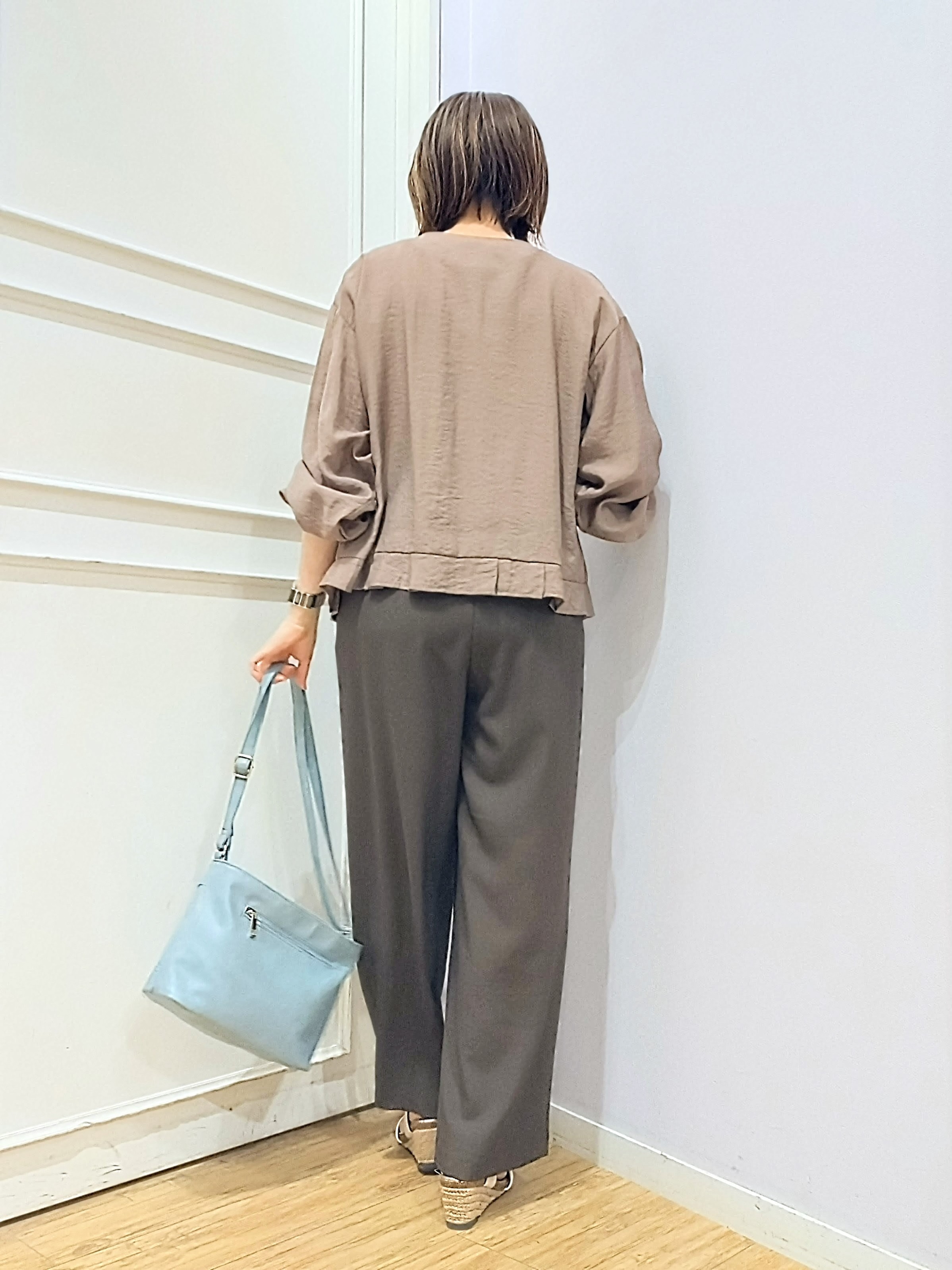 miomioさんの「SHOO･LA･RUE｜【毎日洗える/S-LL/UV】上半身すっきり 二の腕見せない5分袖ニット」を使ったコーディネート