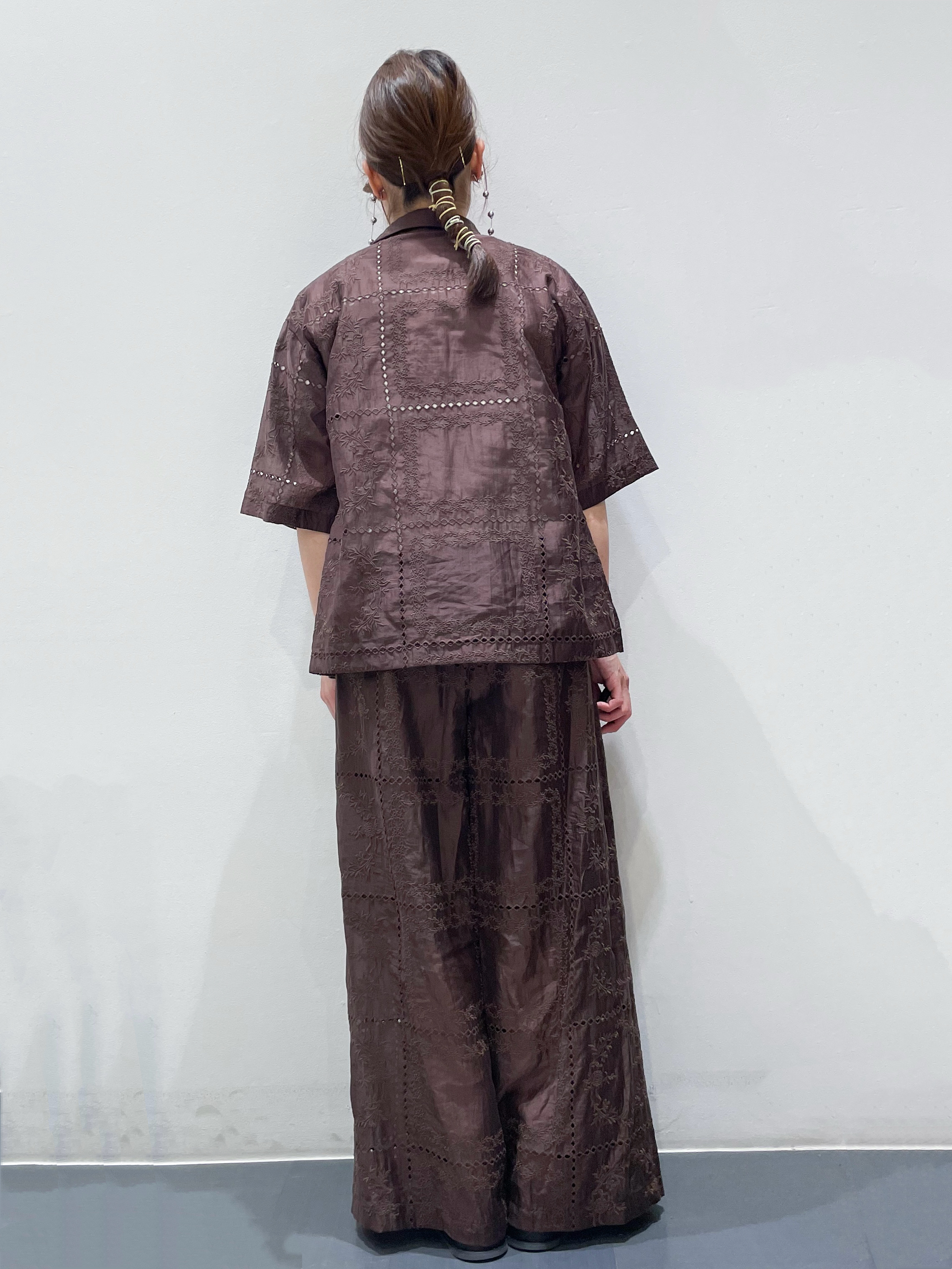 ともも。さんの「OPAQUE.CLIP｜刺繍ハーフスリーブシャツ／セットアップ対応可【洗濯機OK】」を使ったコーディネート