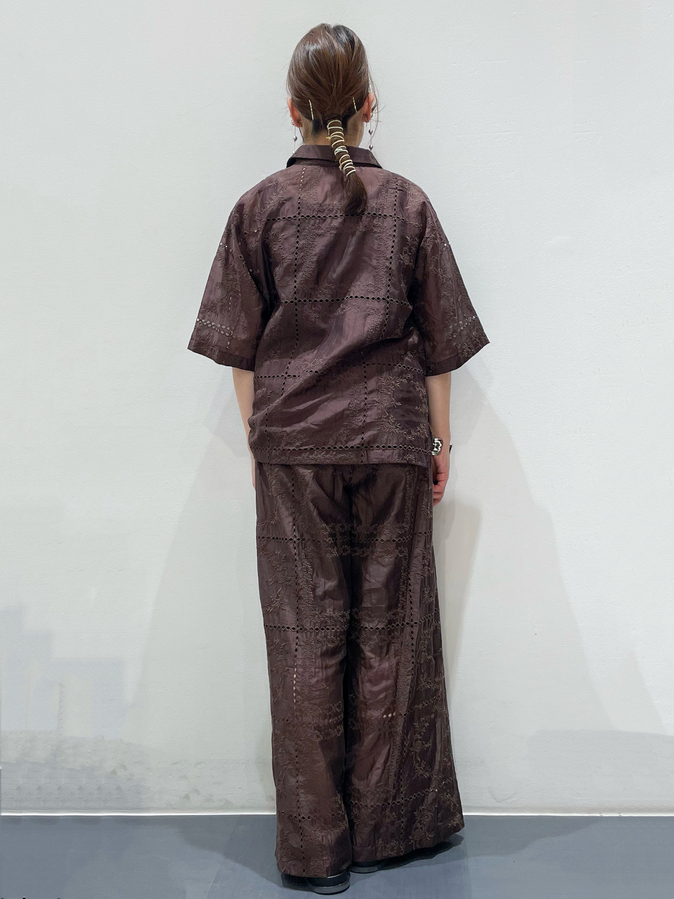 ともも。さんの「OPAQUE.CLIP｜刺繍ハーフスリーブシャツ／セットアップ対応可【洗濯機OK】」を使ったコーディネート