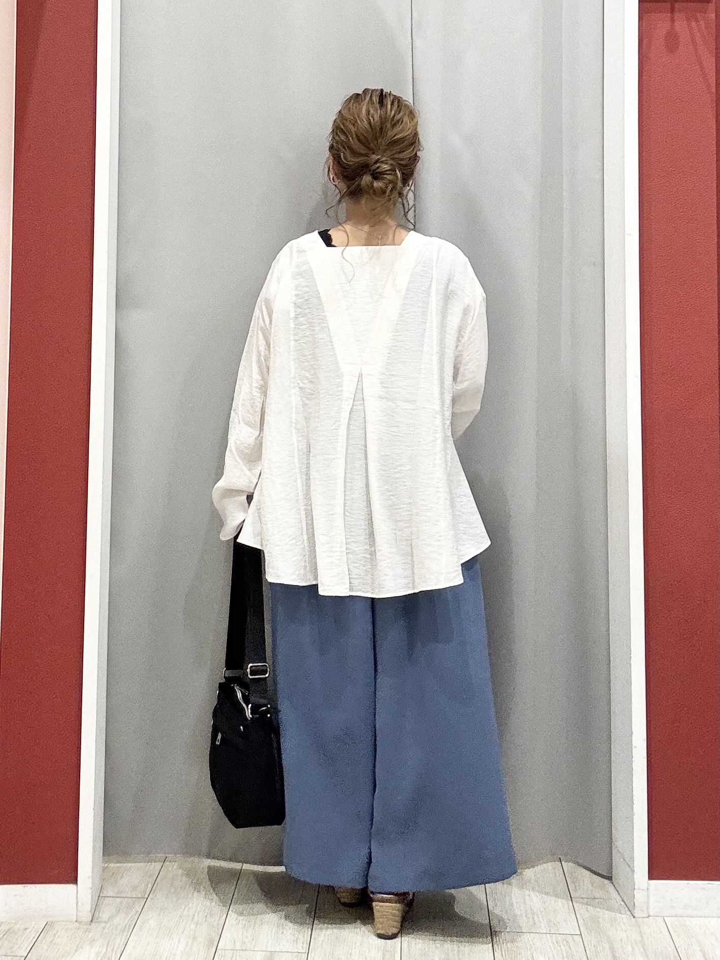 shioさんの「SHOO･LA･RUE｜【洗濯機可/S-LL】お顔周りすっきり 大人のシアーシャツカーディガン」を使ったコーディネート