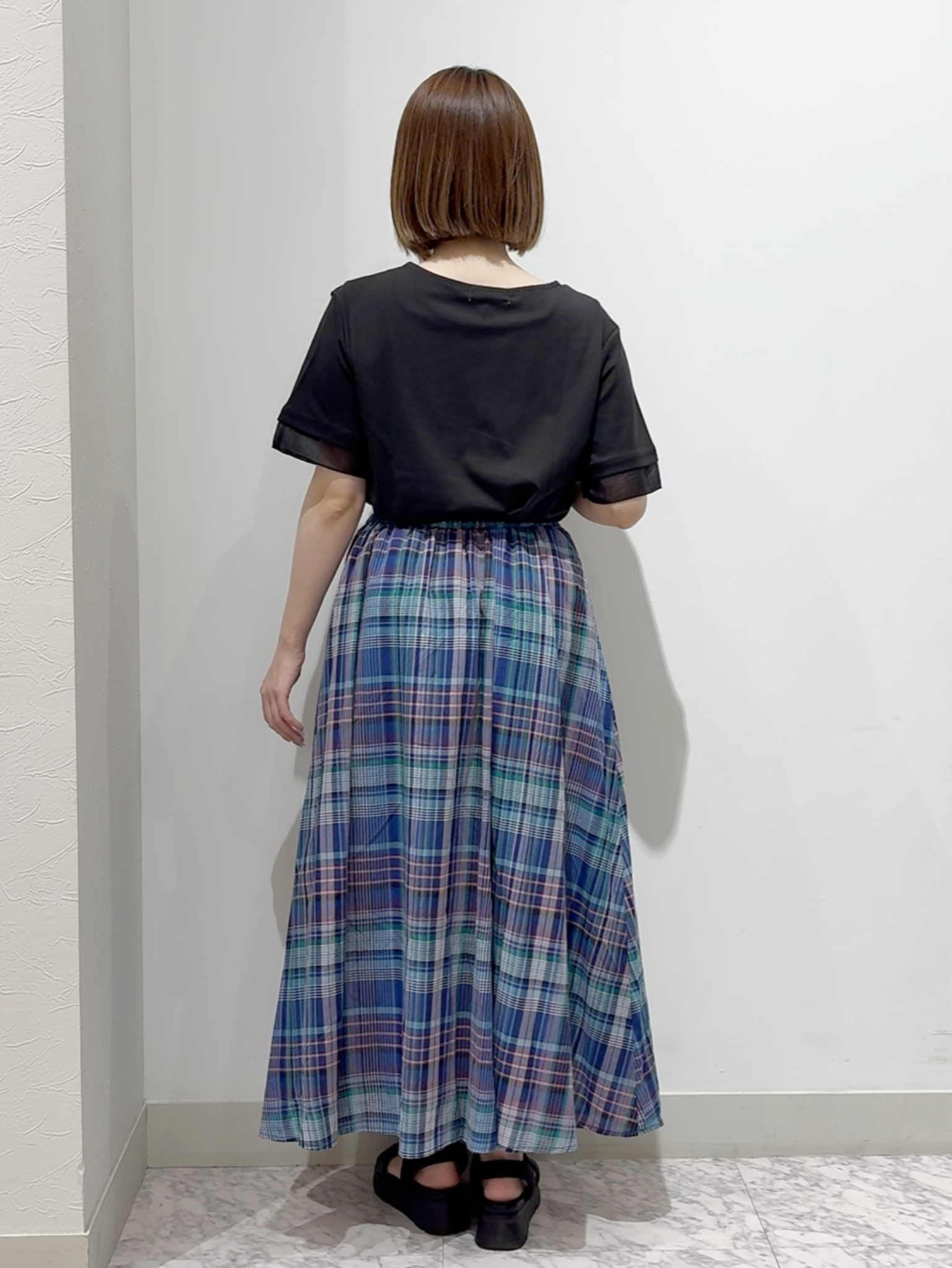 しかっちさんの「grove｜【二の腕カバー/UVカット】袖口シアースクエアネックTシャツ」を使ったコーディネート