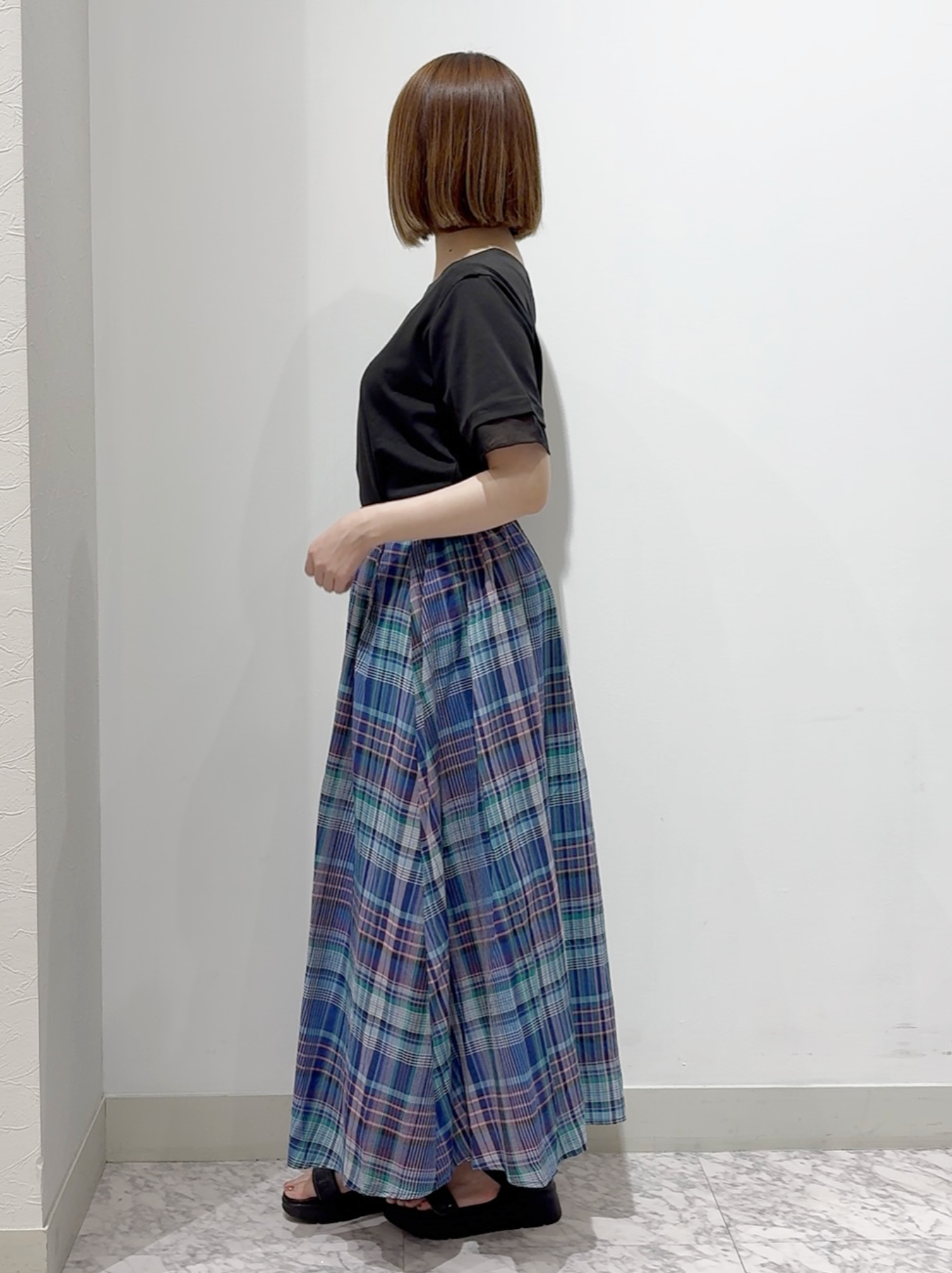 しかっちさんの「grove｜【二の腕カバー/UVカット】袖口シアースクエアネックTシャツ」を使ったコーディネート