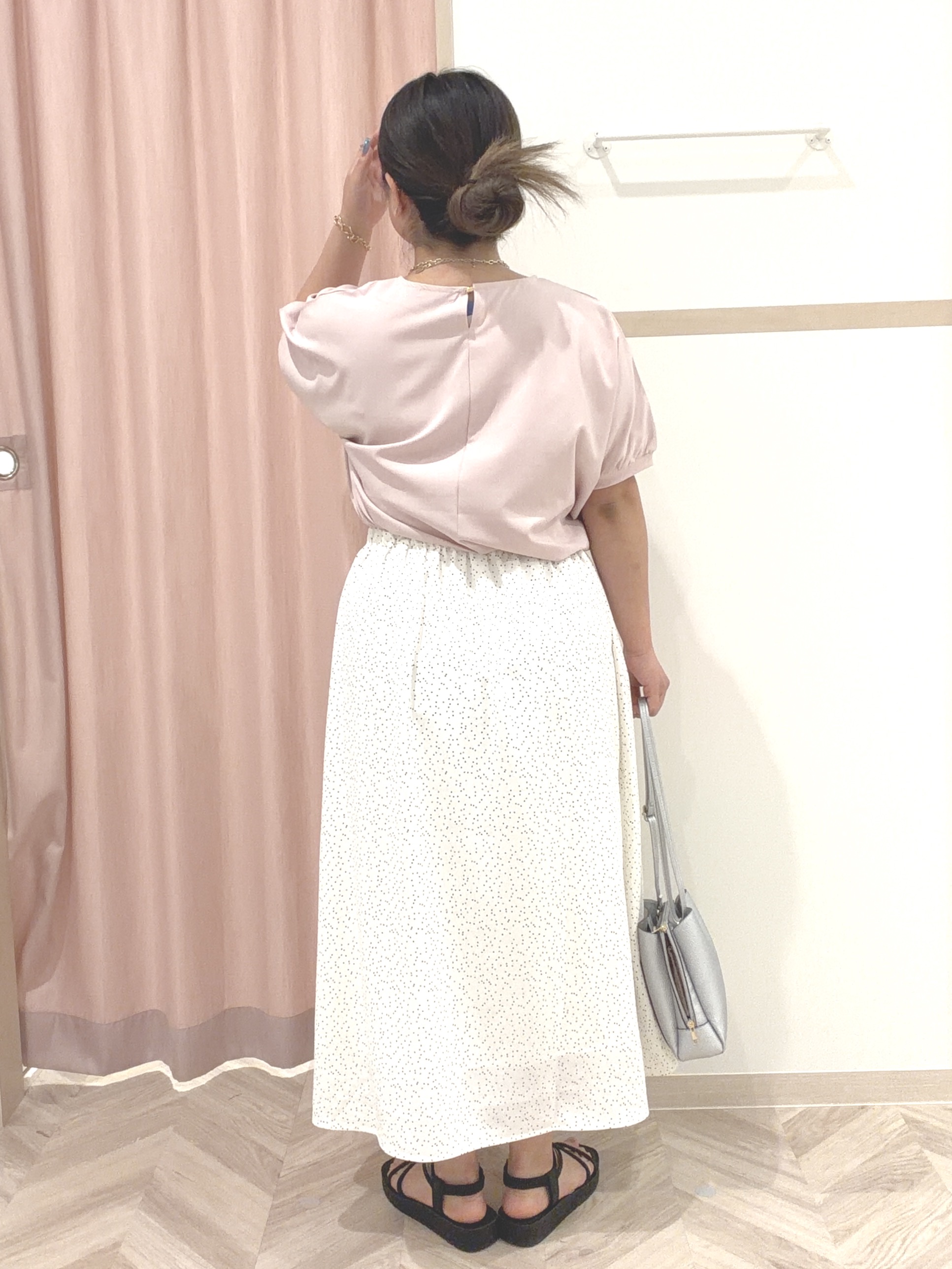 まちゃんなちゃんさんの「SHOO･LA･RUE｜【洗濯後しわになりにくい】インせず着られる さらっとタッチのドルマンブラウス」を使ったコーディネート