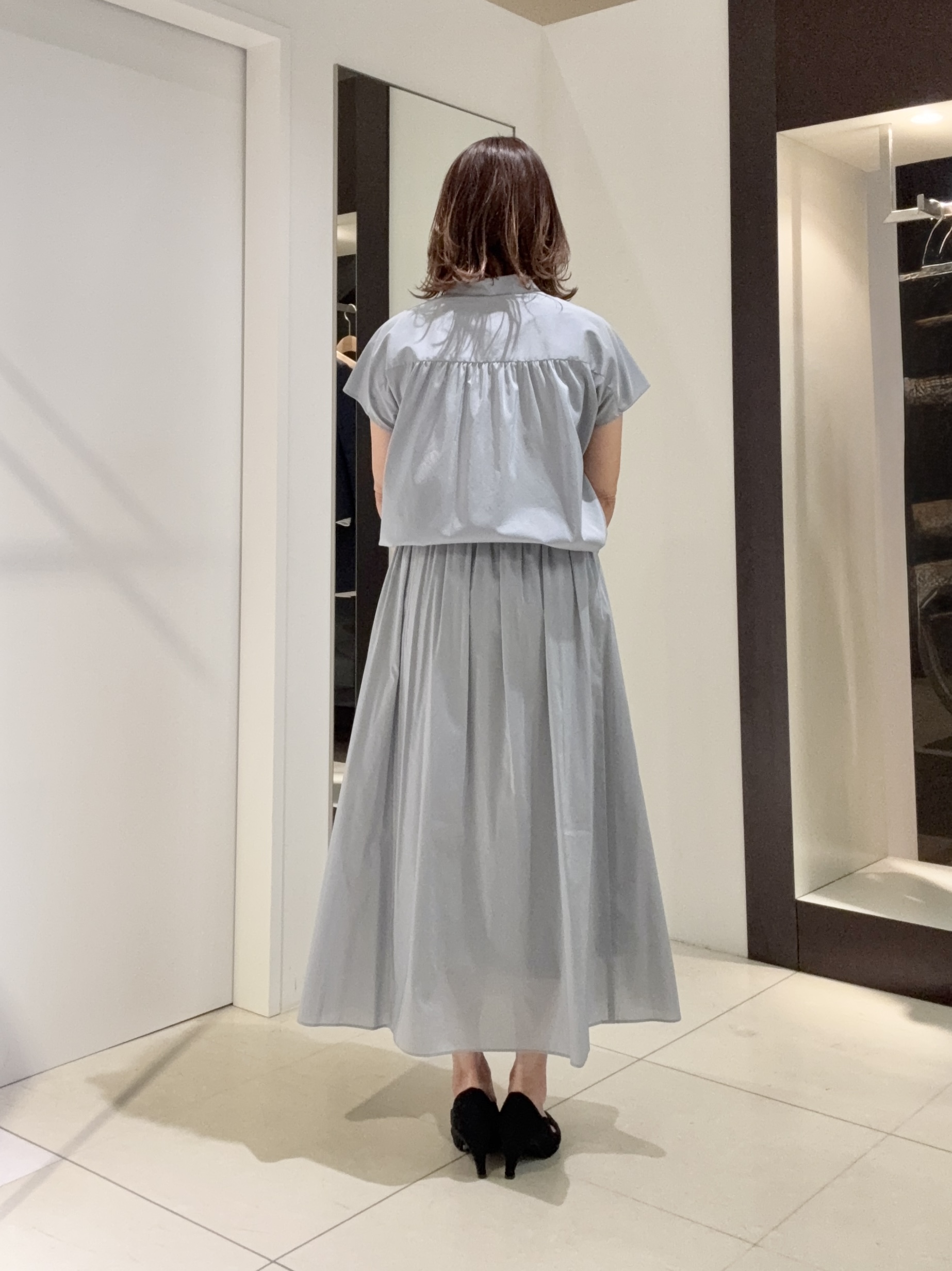 tomoさんの「UNTITLED｜【セットアップ可/軽量/清涼感】ローンギャザーブラウス」を使ったコーディネート