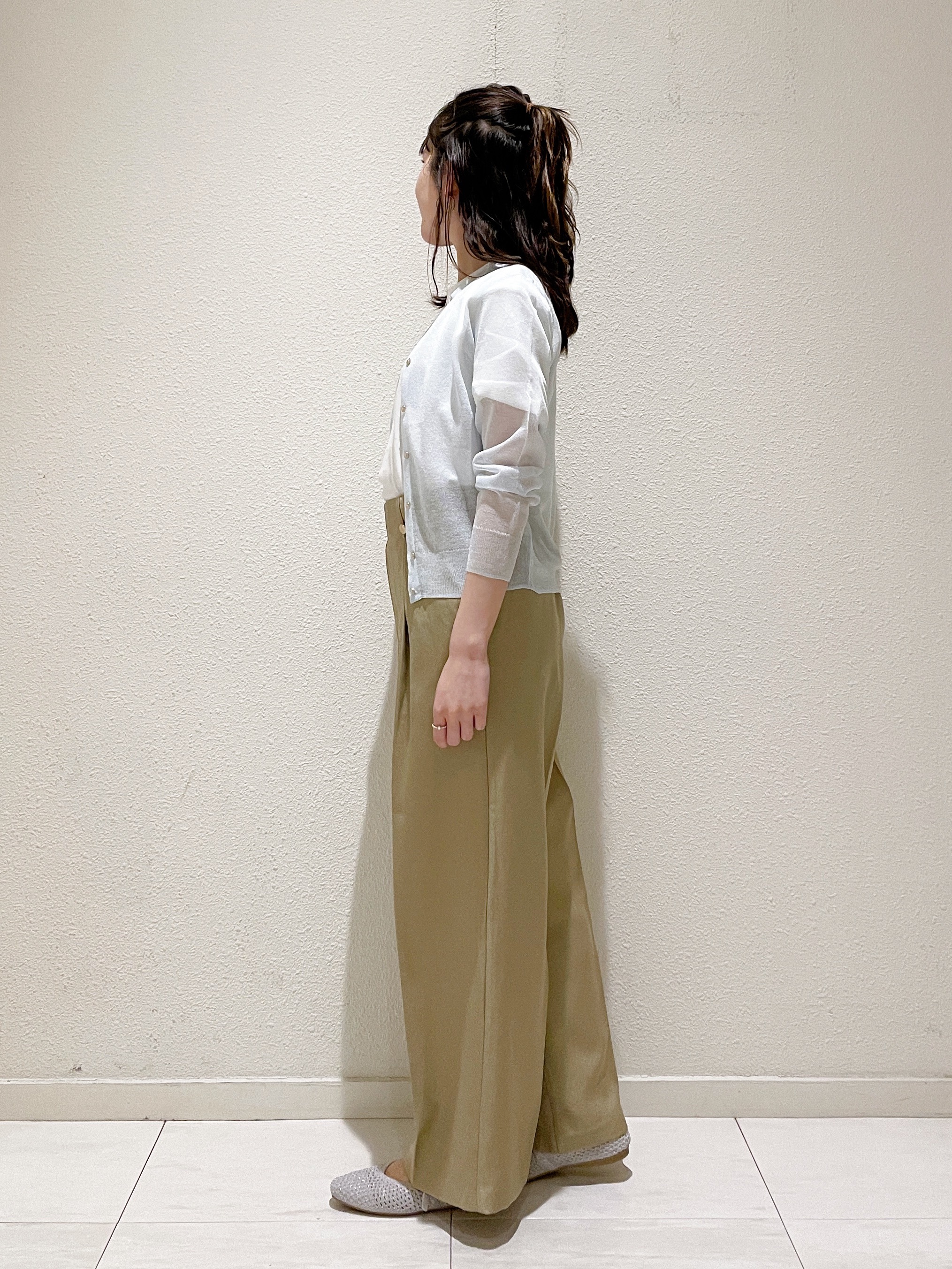 haruさんの「grove｜高評価！【洗える/名品】大人の透け感、シアーカーディガン」を使ったコーディネート